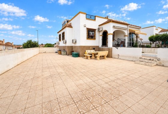 Casa cuádruple - Reventa - La Marina - La Marina
