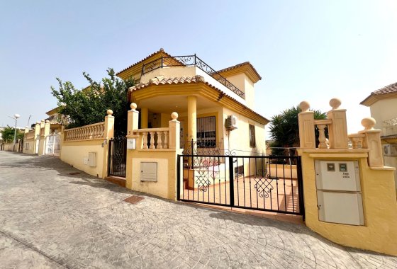 Freistehende Villa - Wiederverkauf - La Marina - 812 Detached Villa with Guest Accommodation