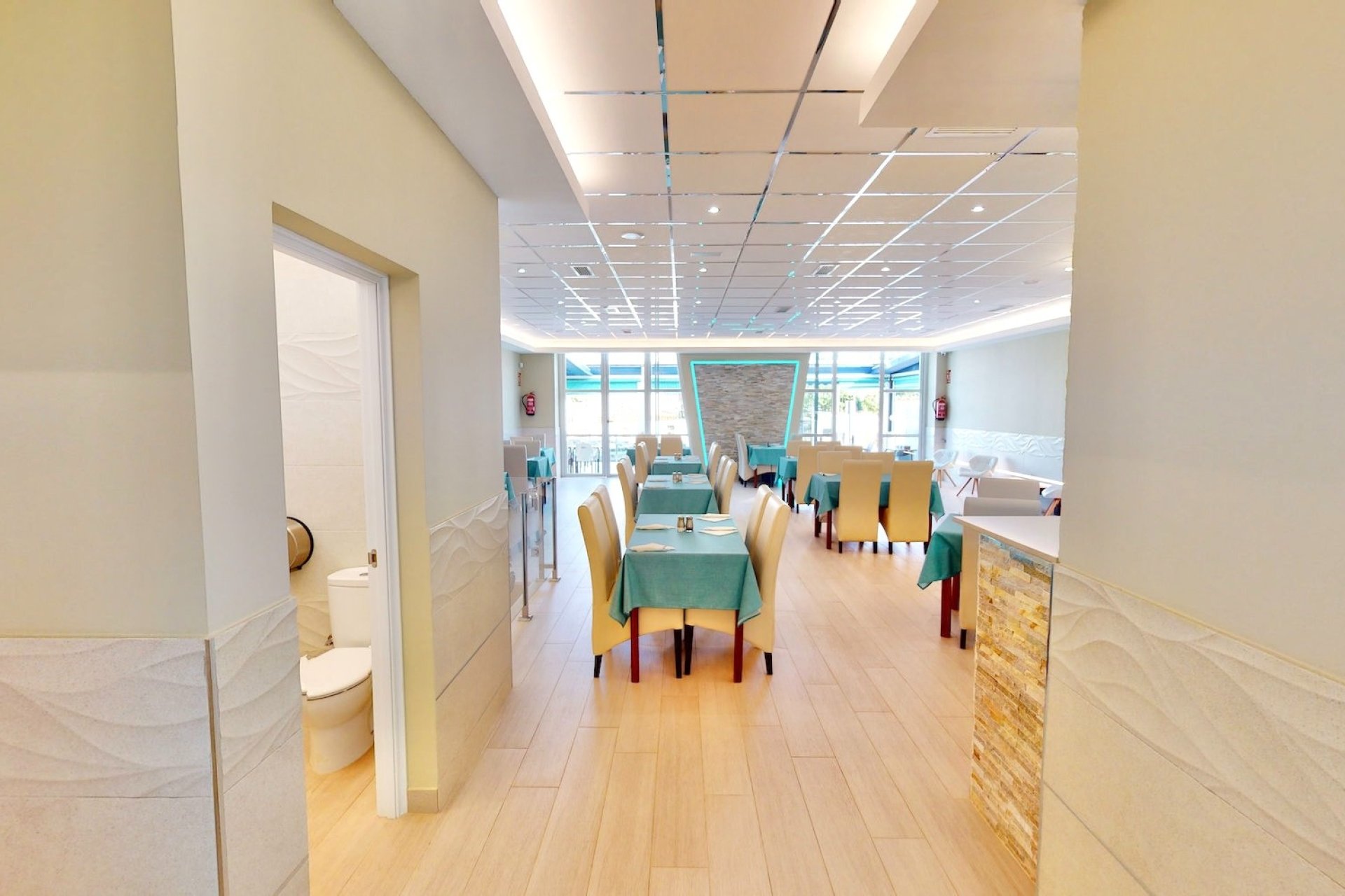 Resale - commercial property - La Marina