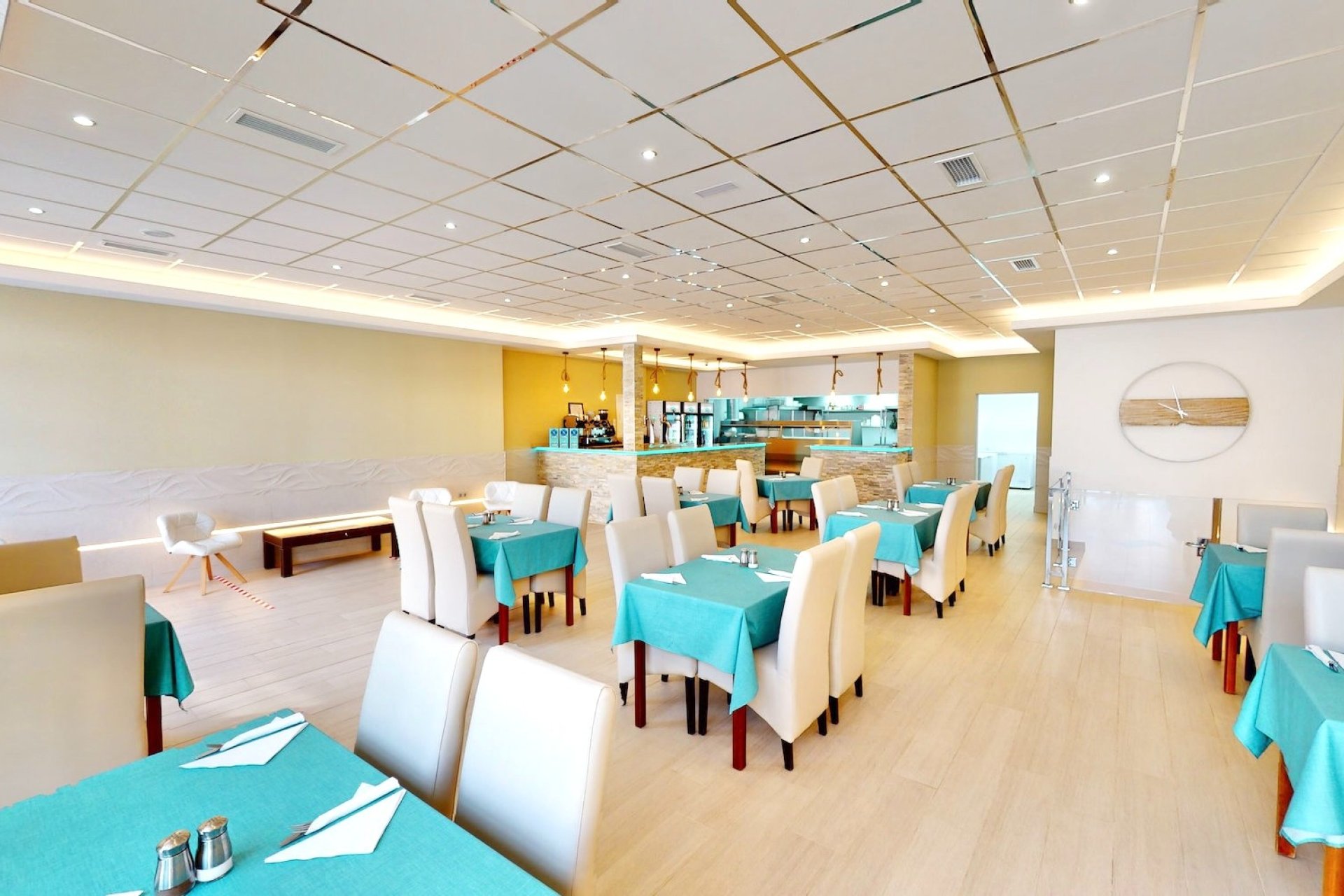 Resale - commercial property - La Marina