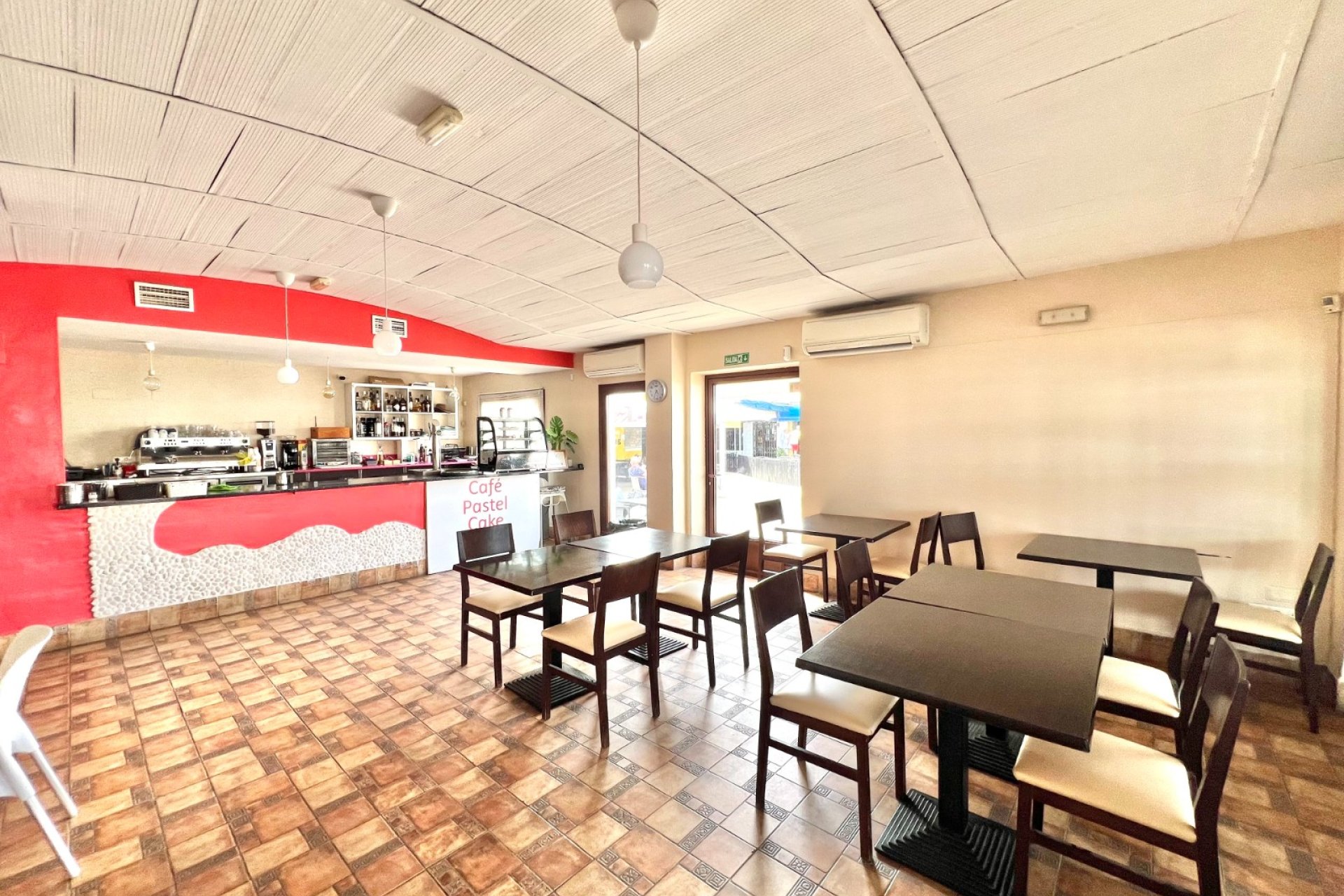 Resale - commercial property - La Marina
