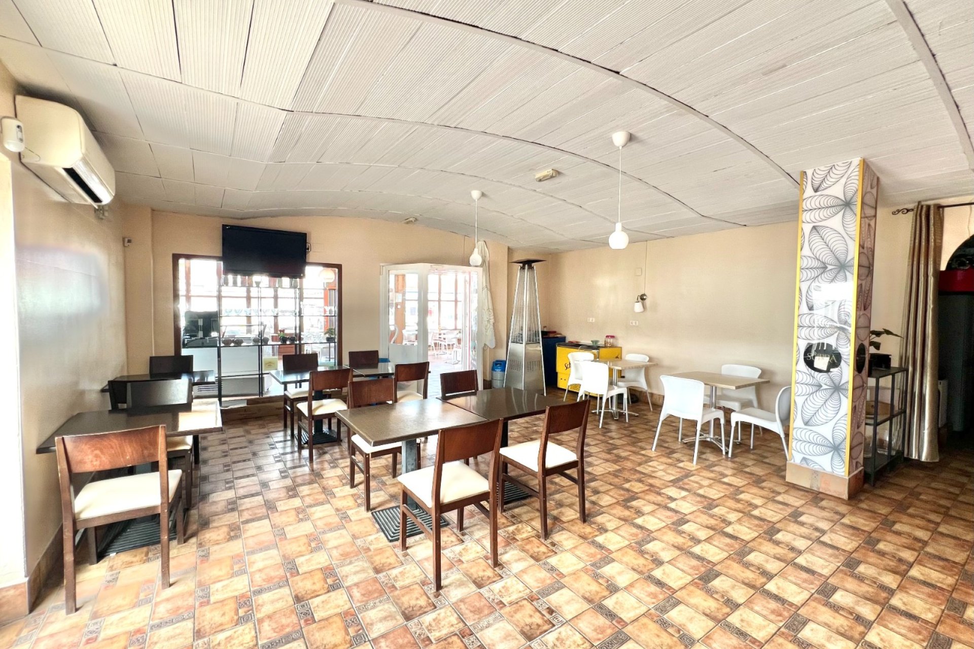 Resale - commercial property - La Marina