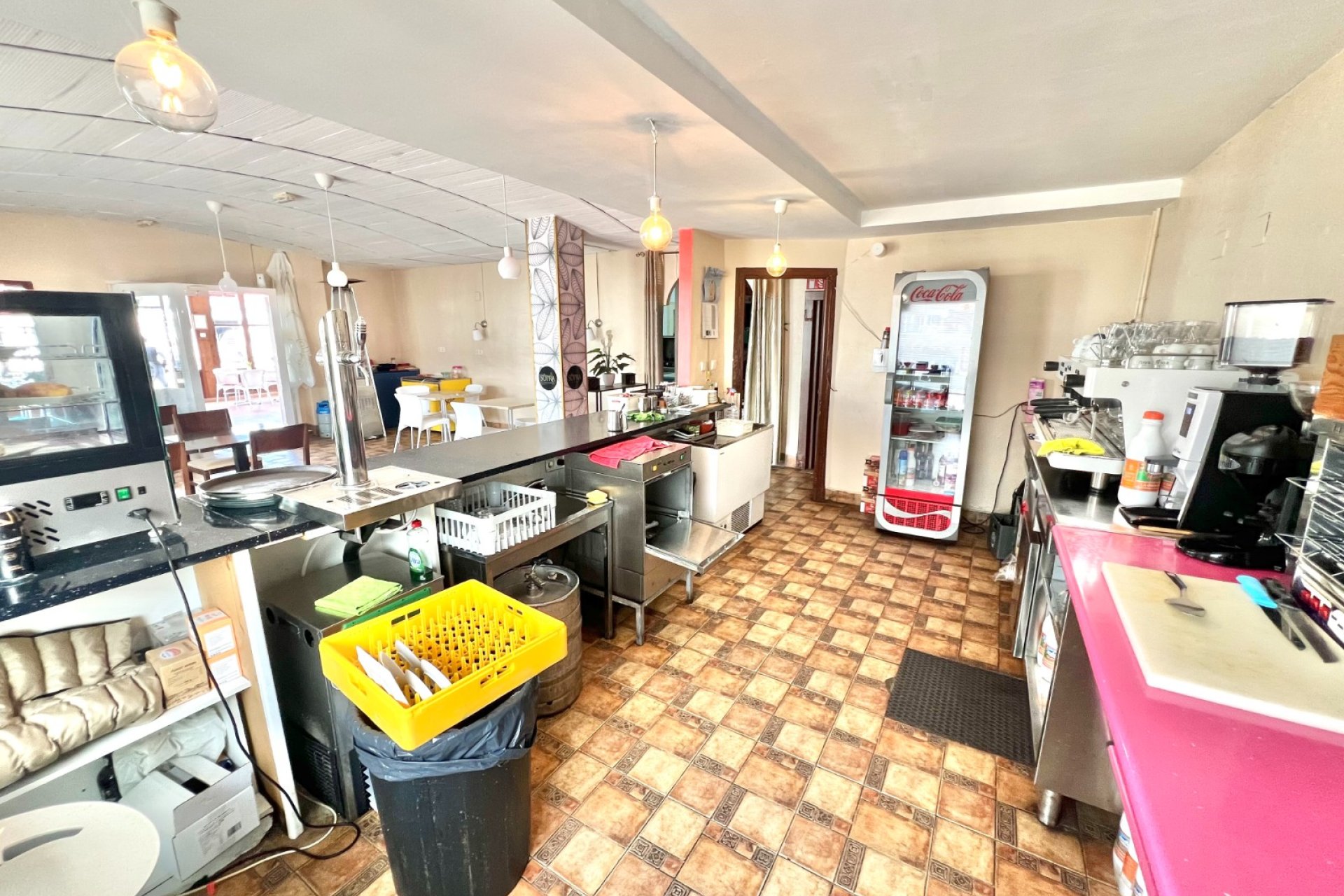 Resale - commercial property - La Marina