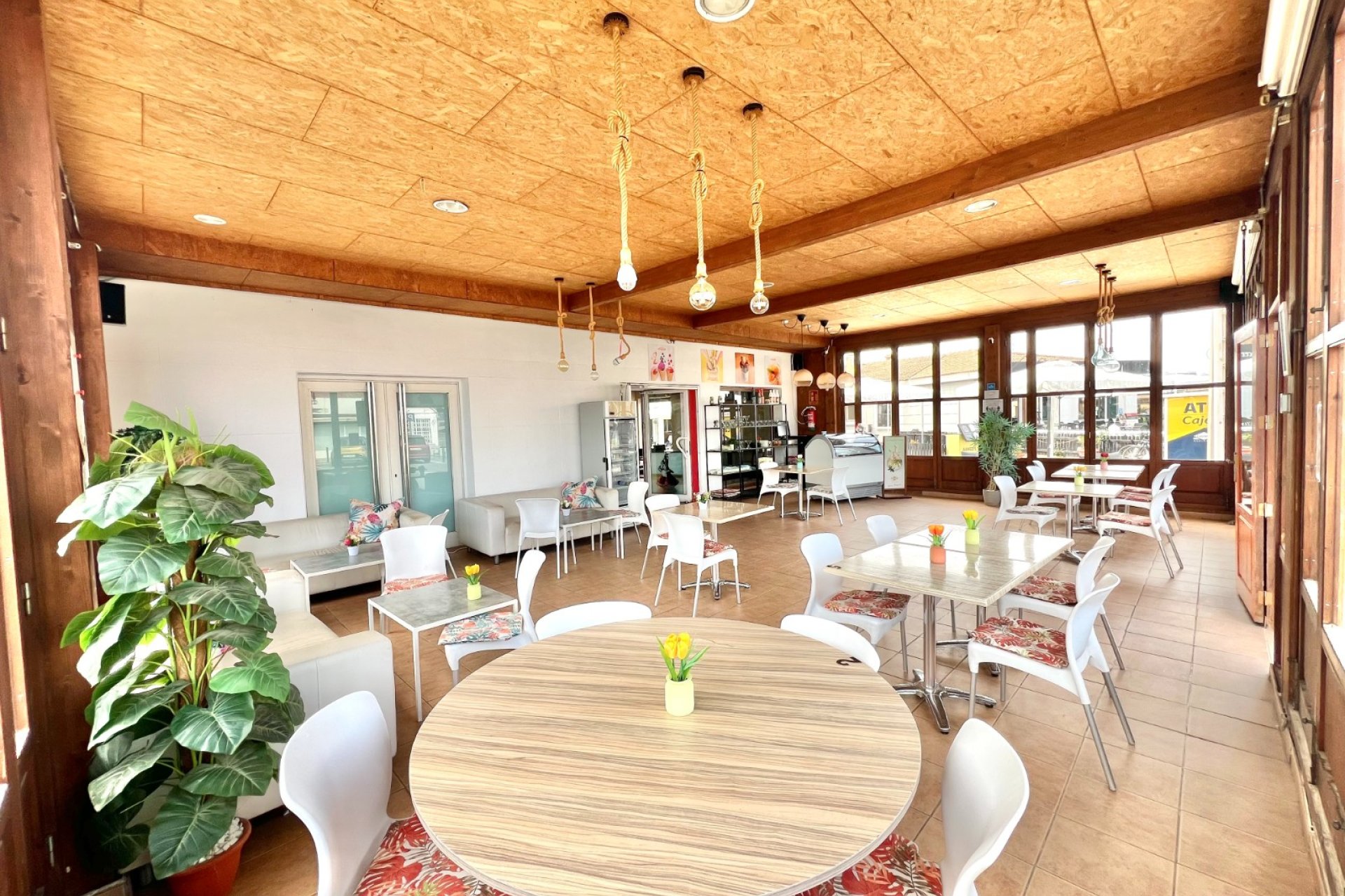 Resale - commercial property - La Marina