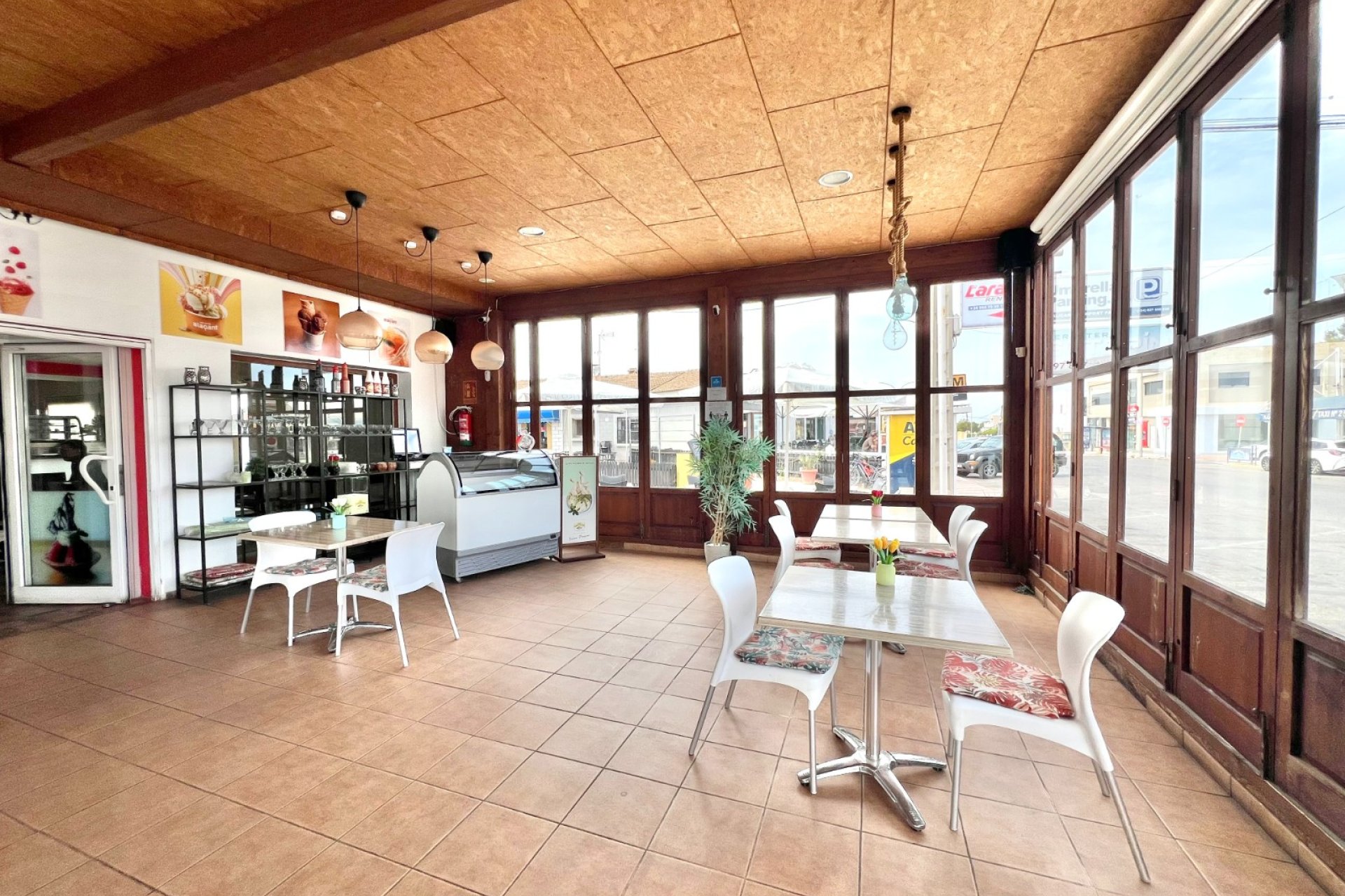 Resale - commercial property - La Marina