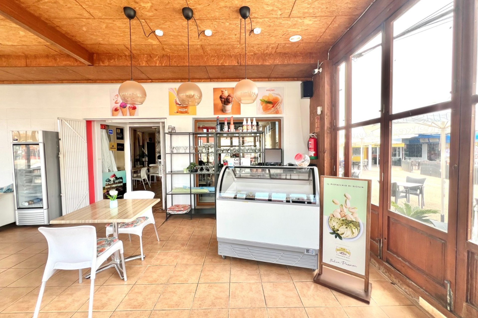 Resale - commercial property - La Marina
