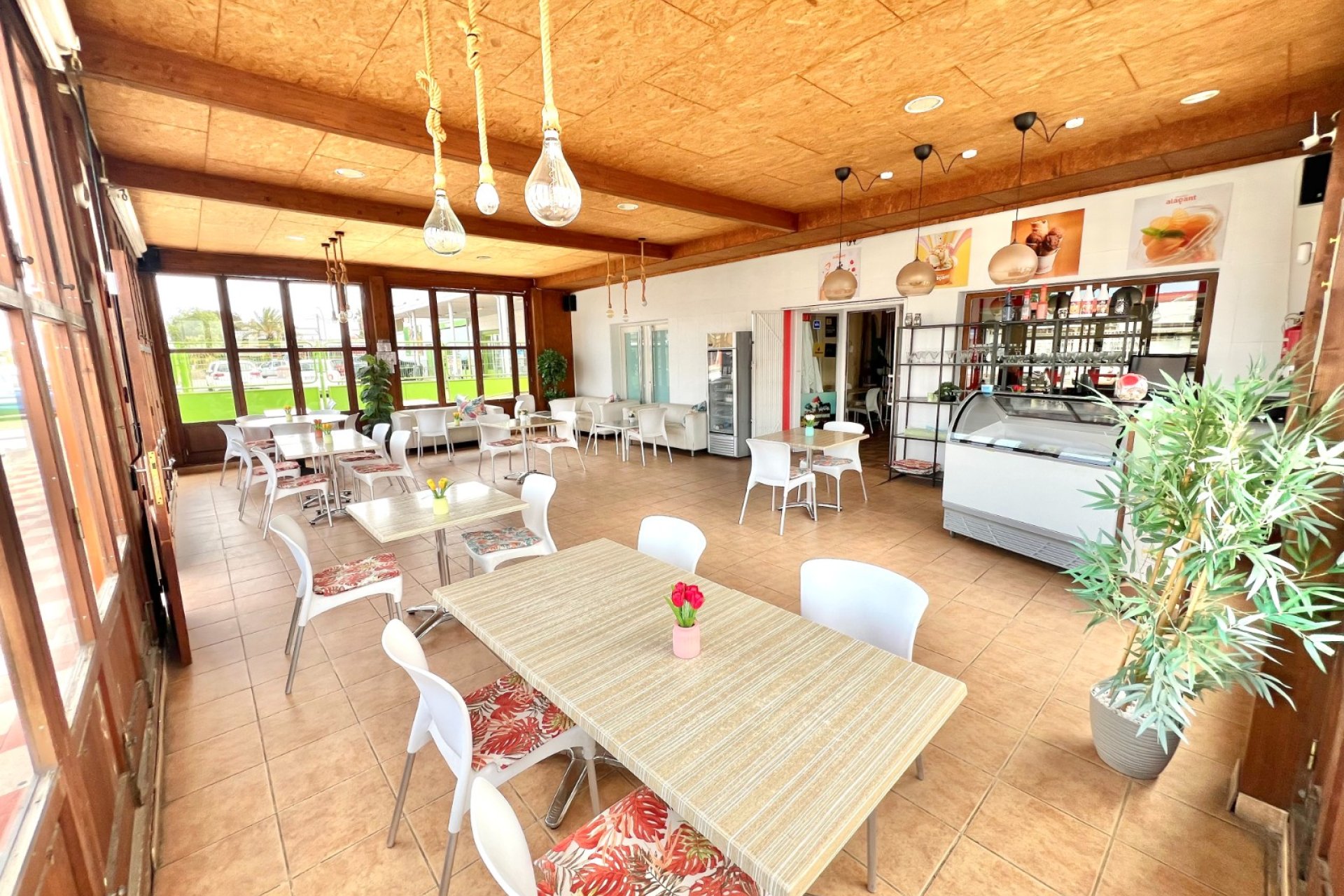 Resale - commercial property - La Marina
