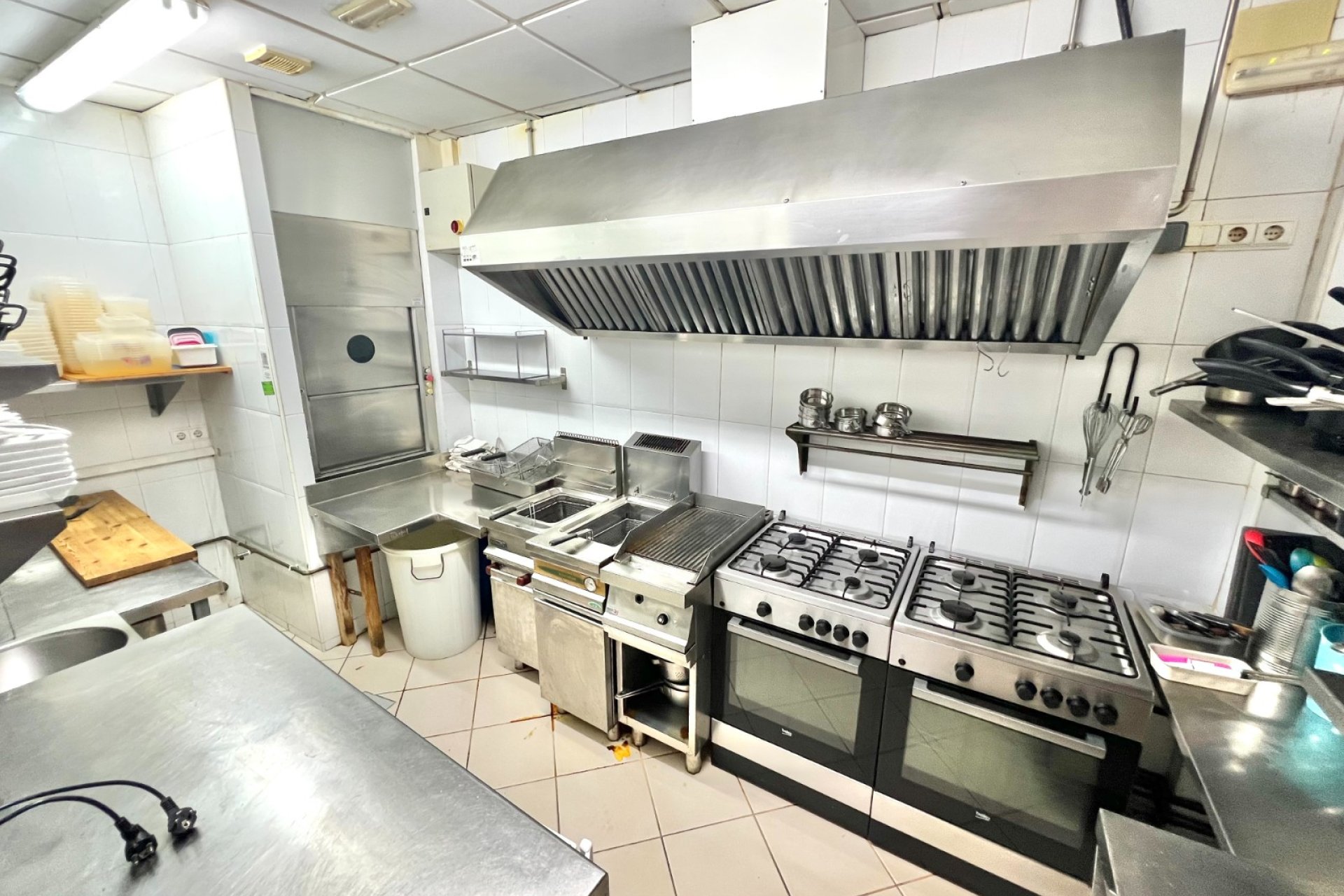 Resale - commercial property - La Marina