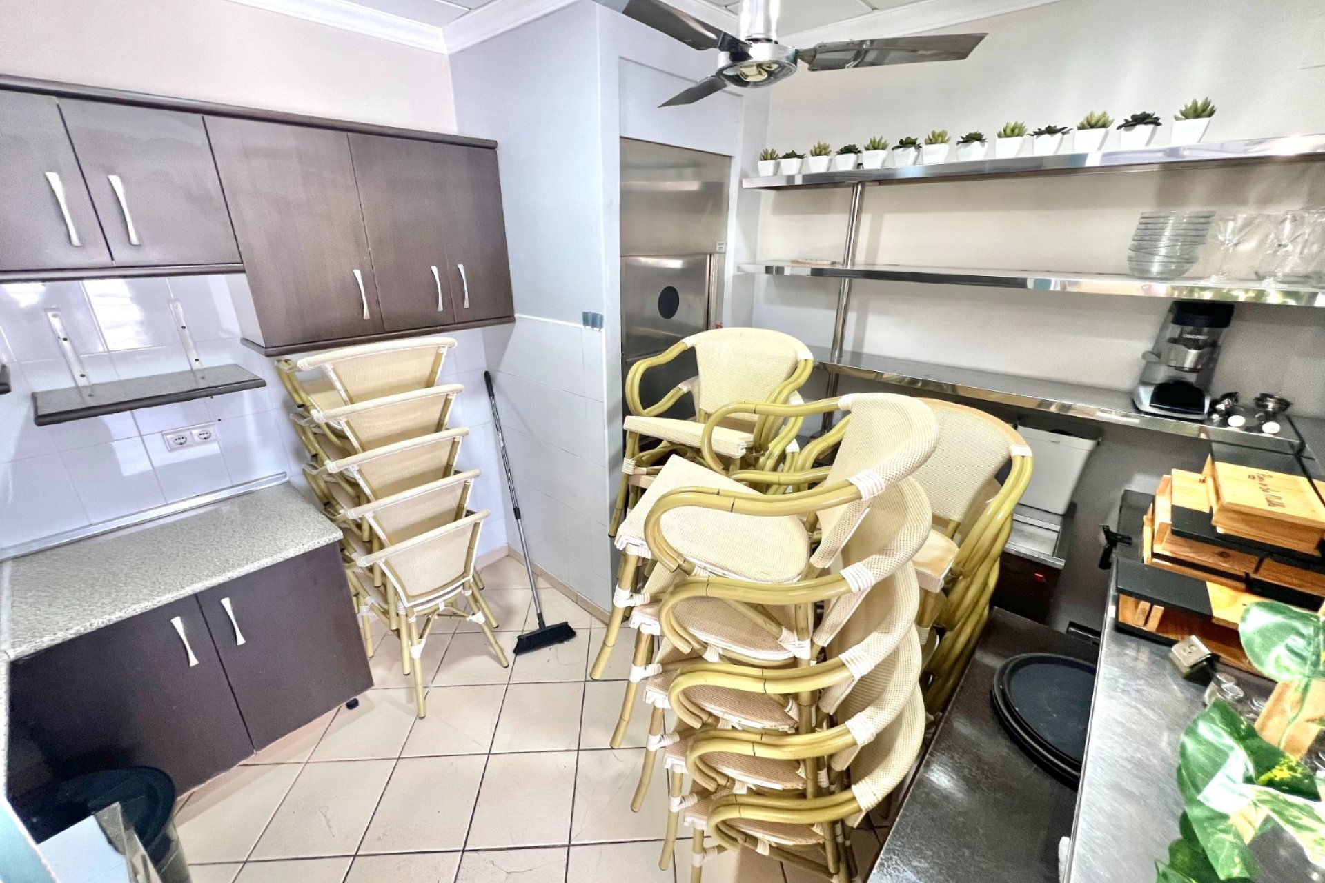Resale - commercial property - La Marina