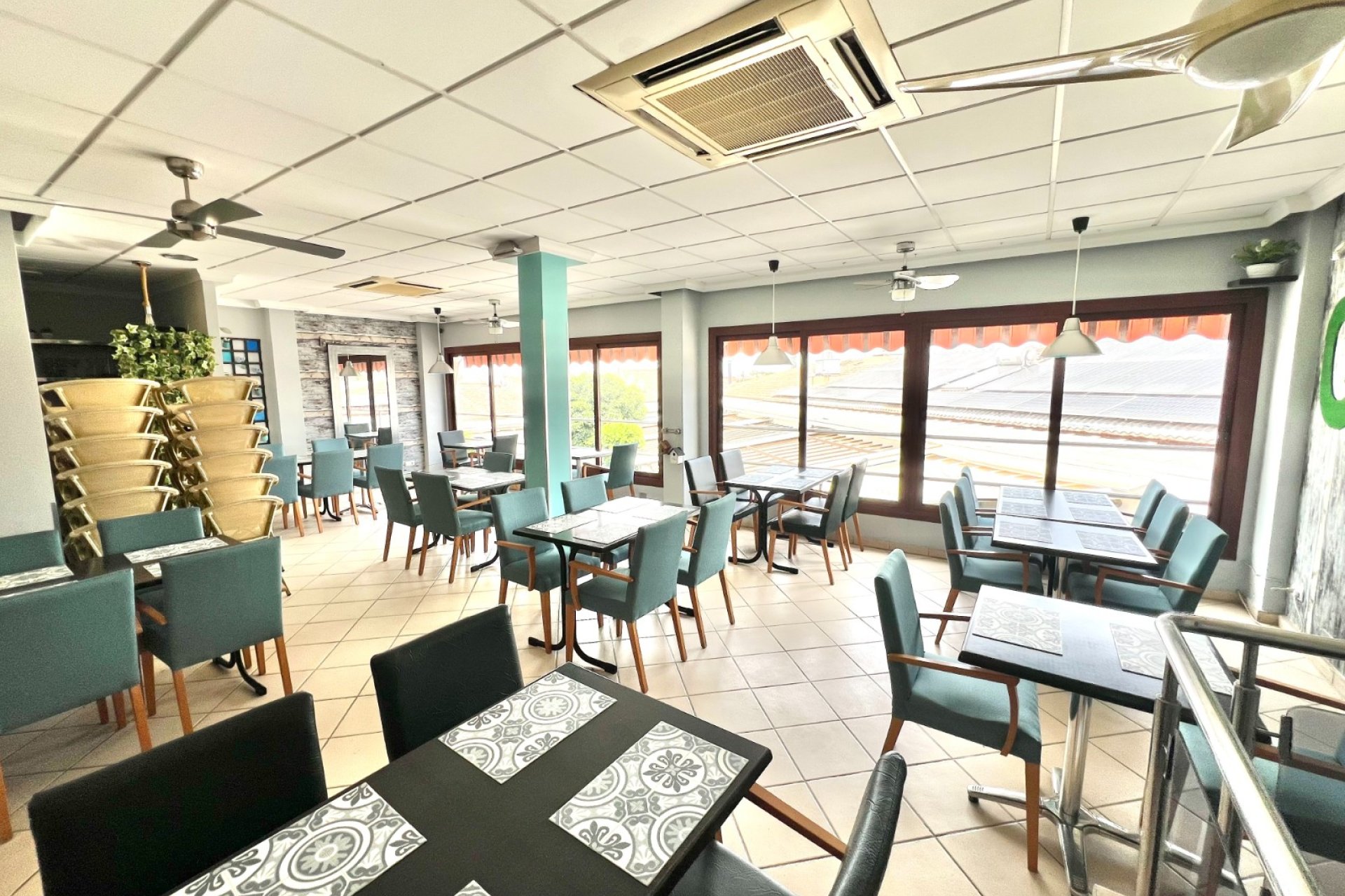 Resale - commercial property - La Marina