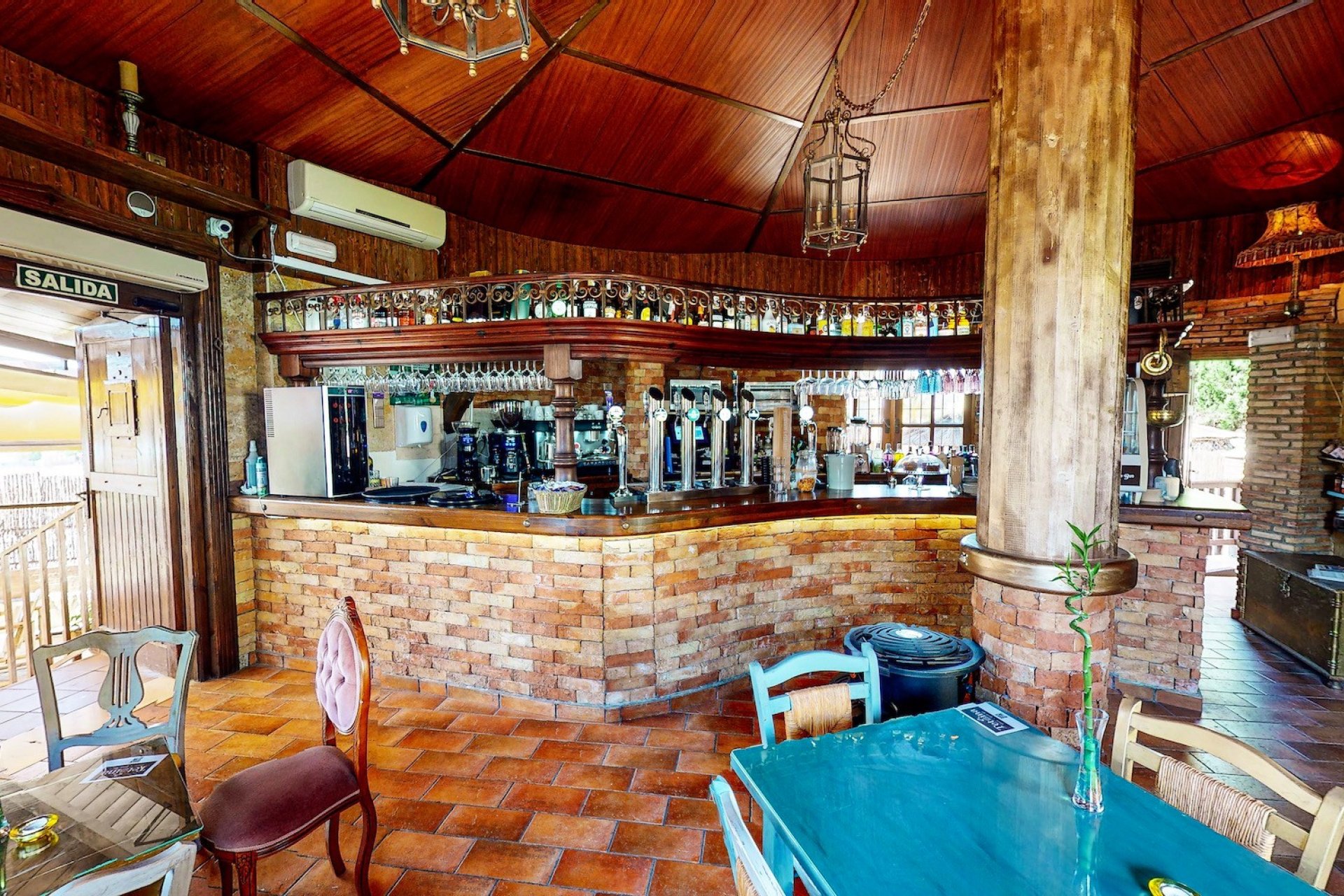 Resale - commercial property - La Marina