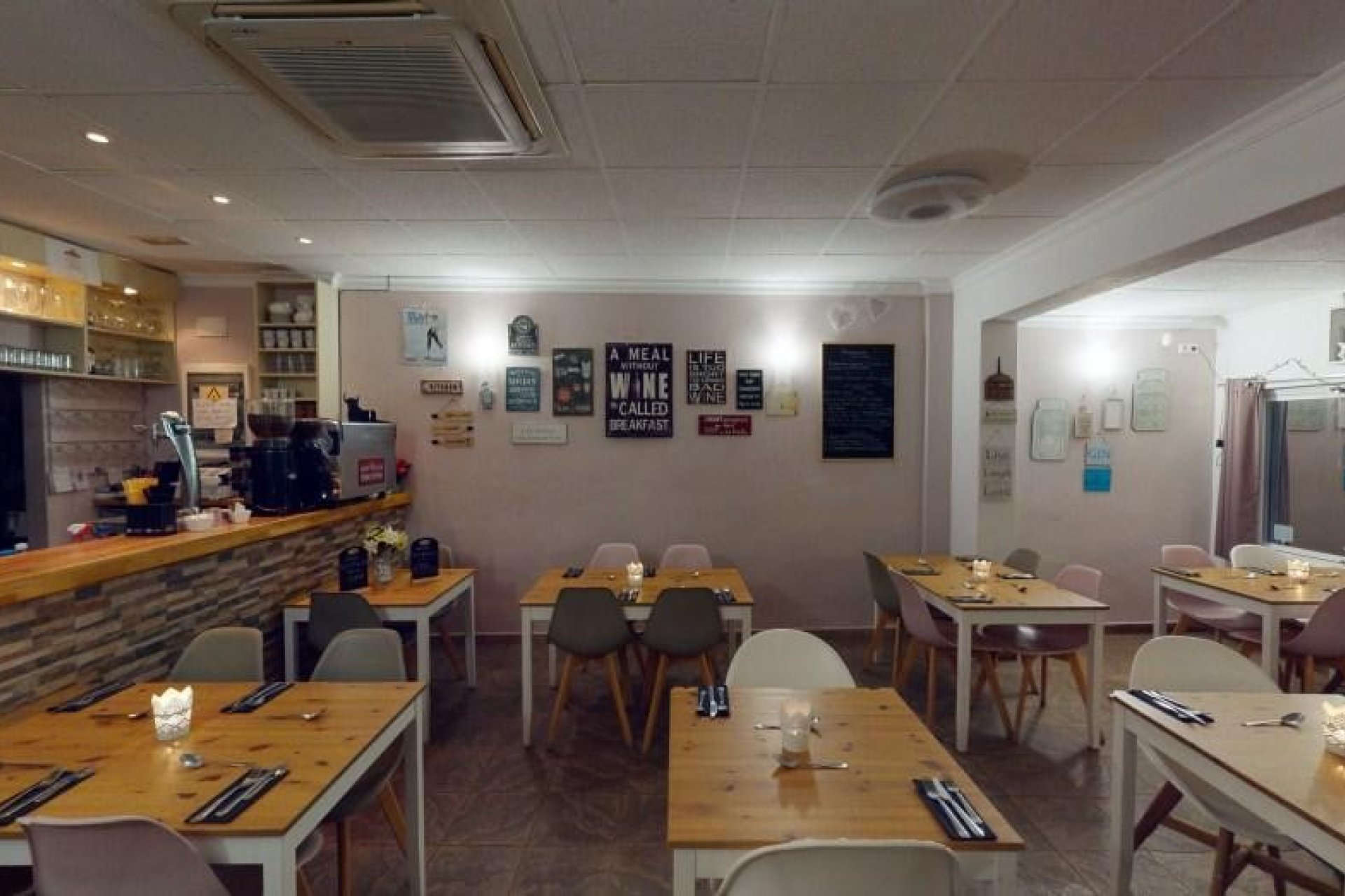 Resale - commercial property - La Marina