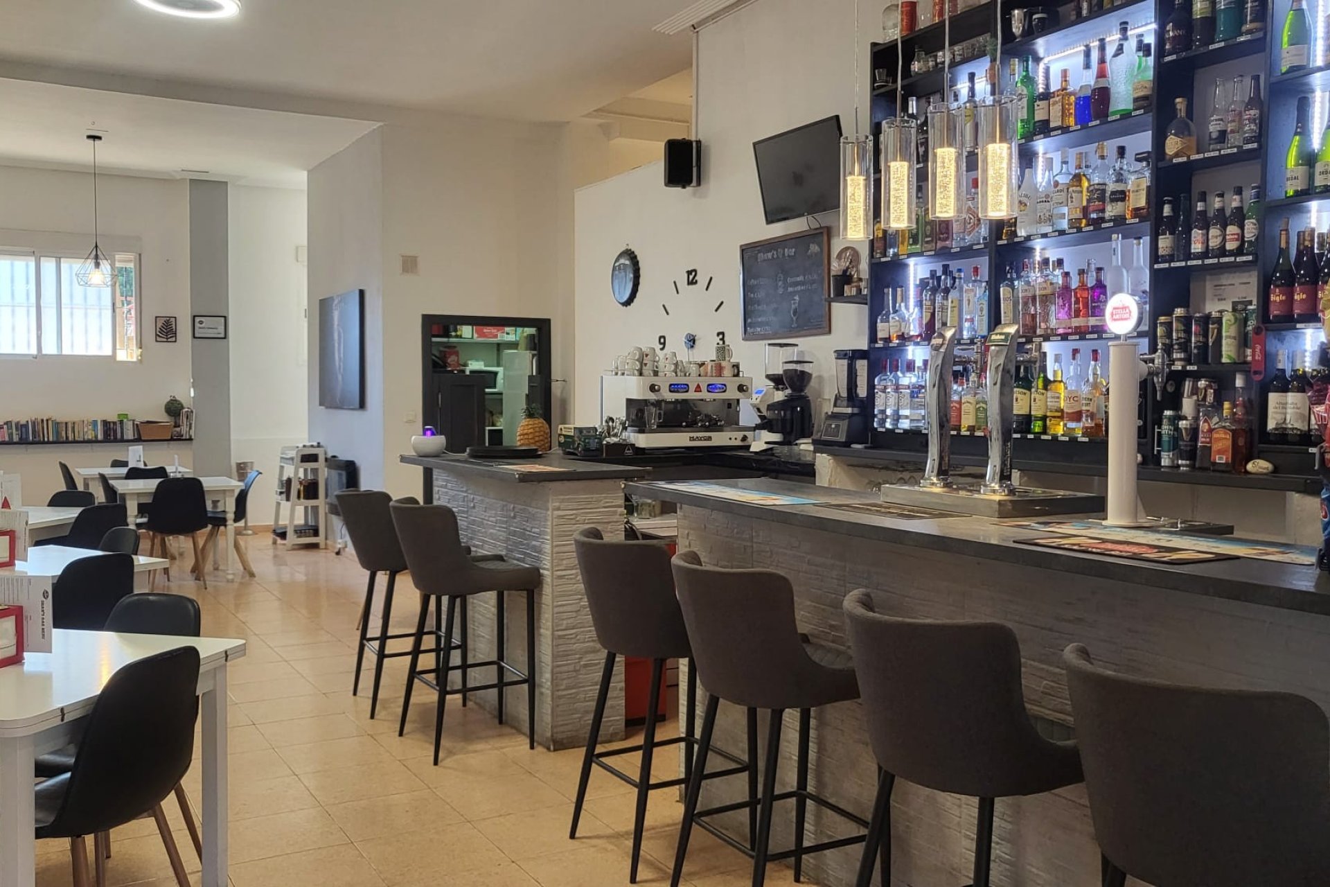 Resale - commercial property - La Marina