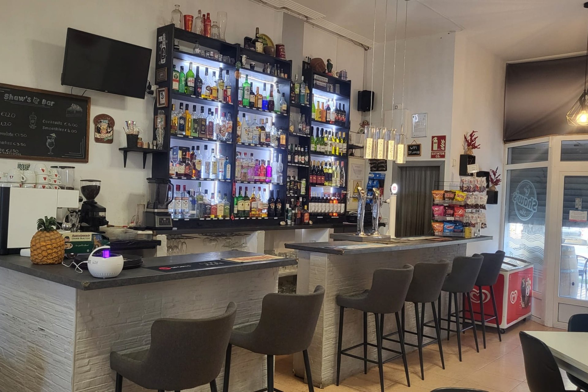 Resale - commercial property - La Marina