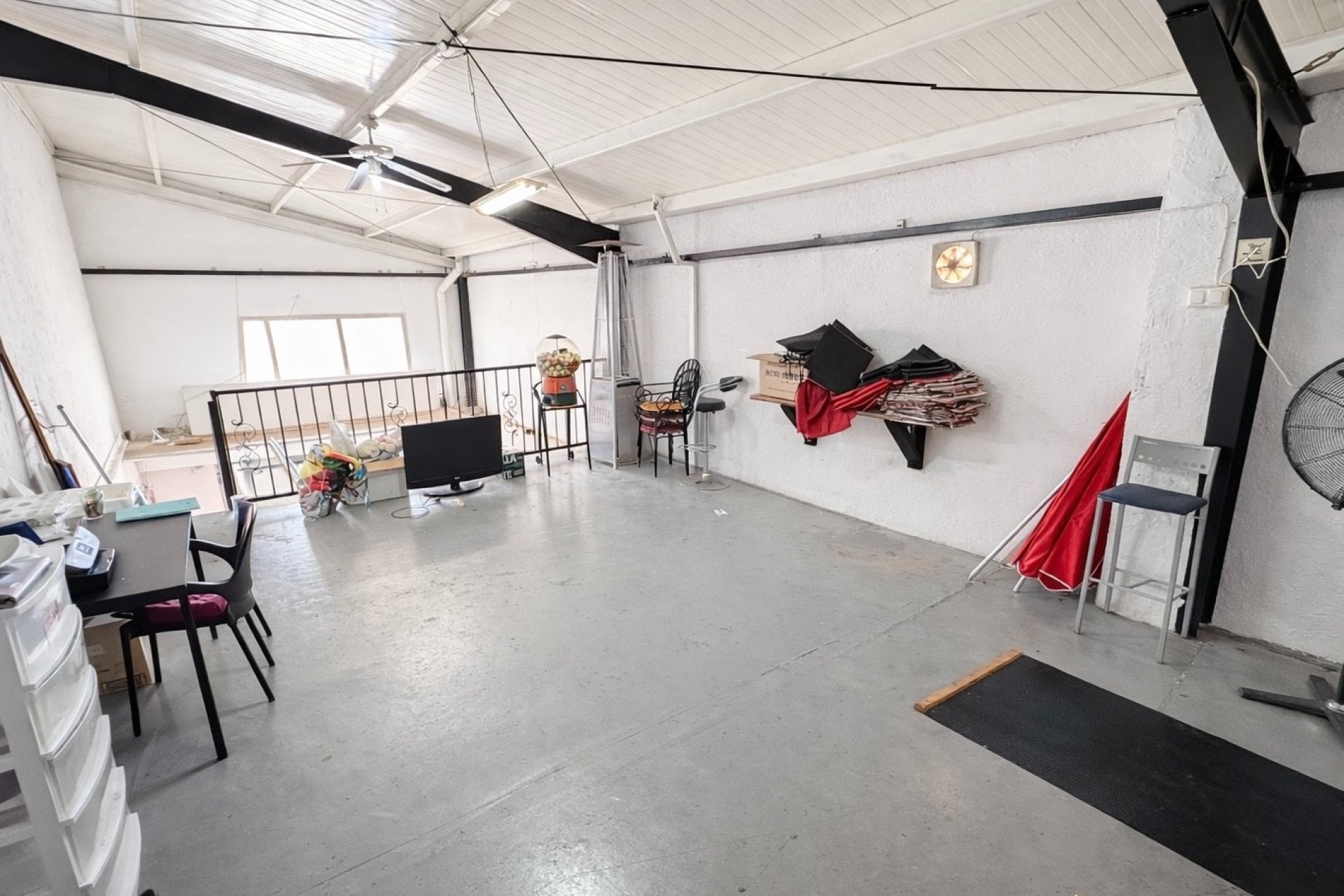 Resale - commercial property - La Marina