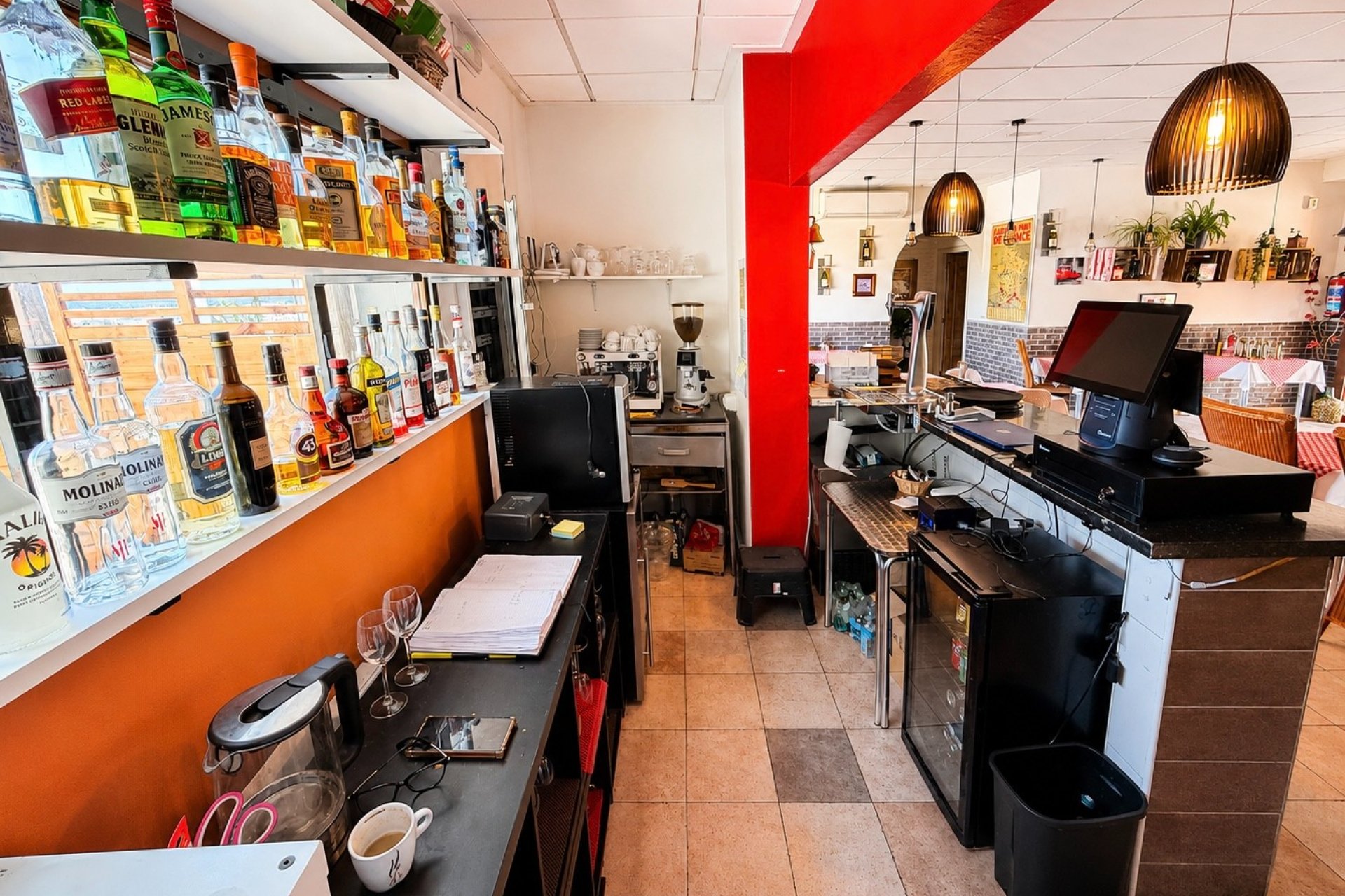 Resale - commercial property - La Marina