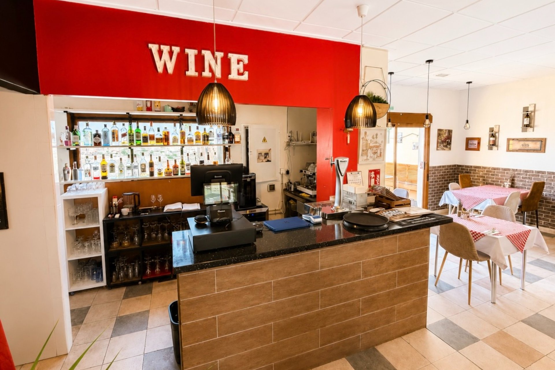 Resale - commercial property - La Marina