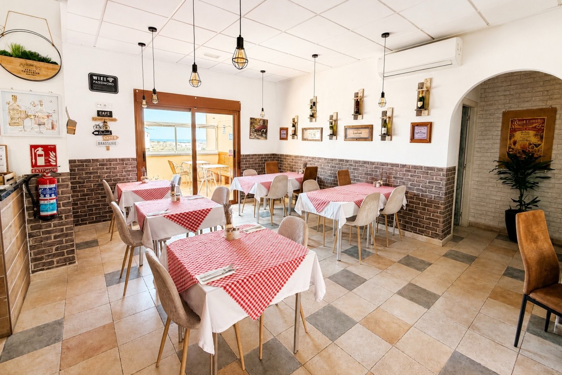 Resale - commercial property - La Marina
