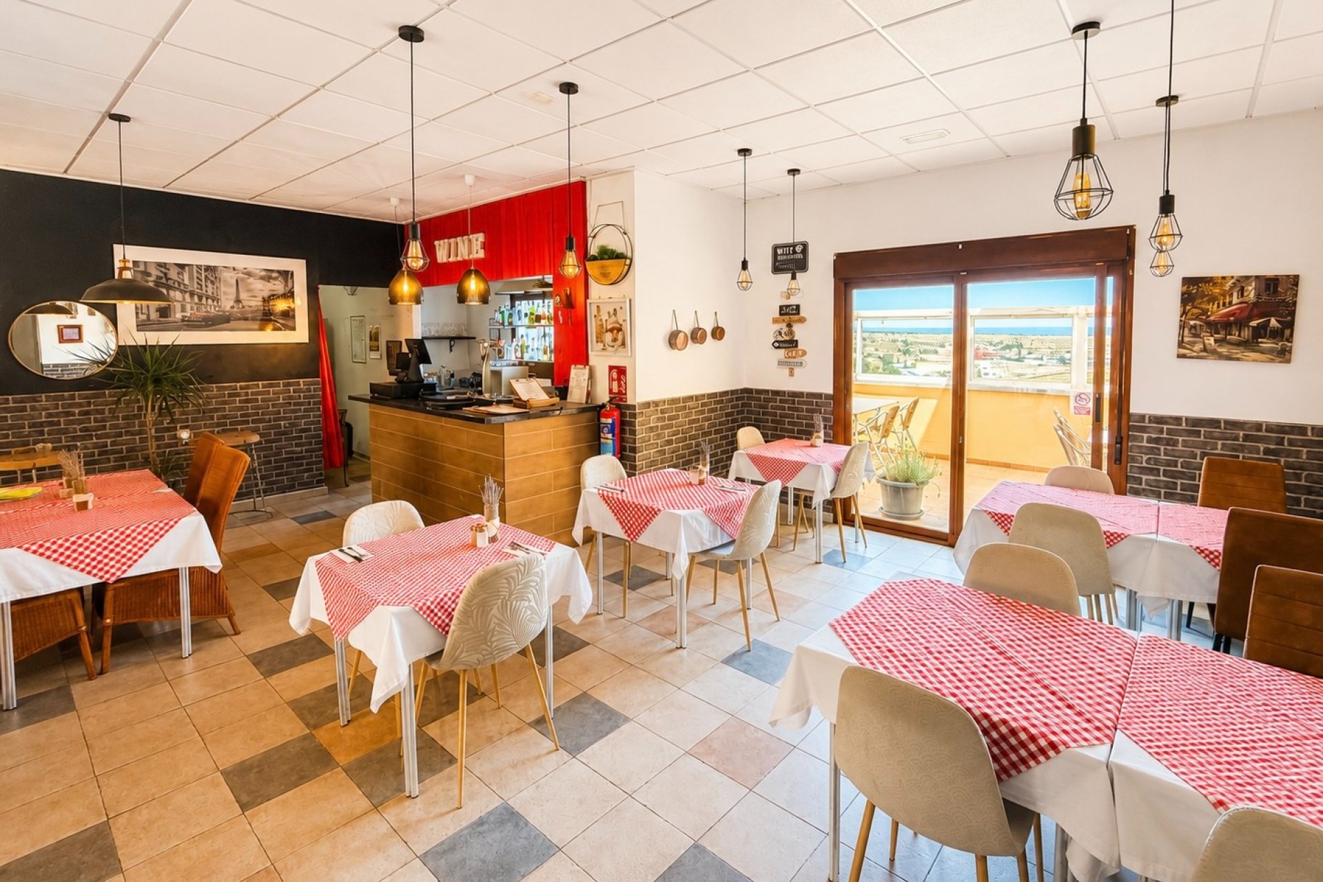 Resale - commercial property - La Marina
