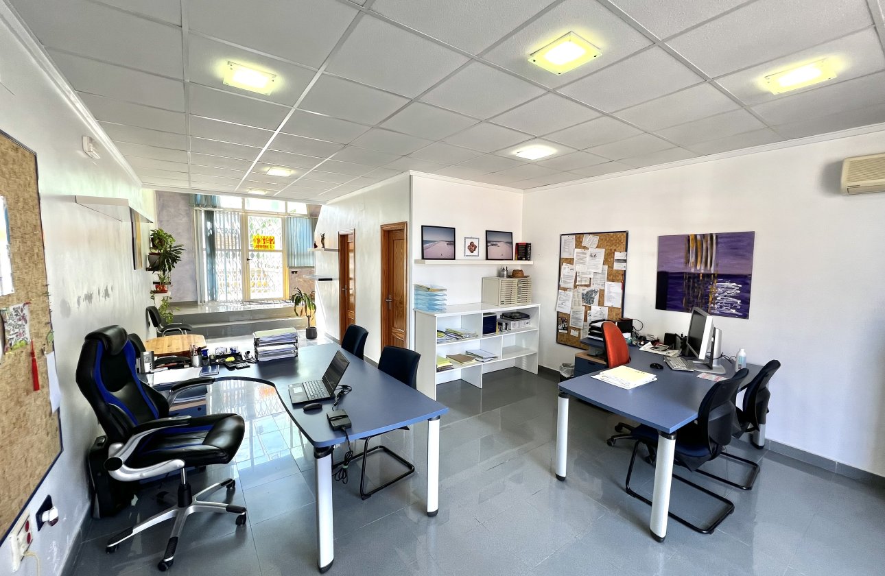 Resale - commercial property - La Marina