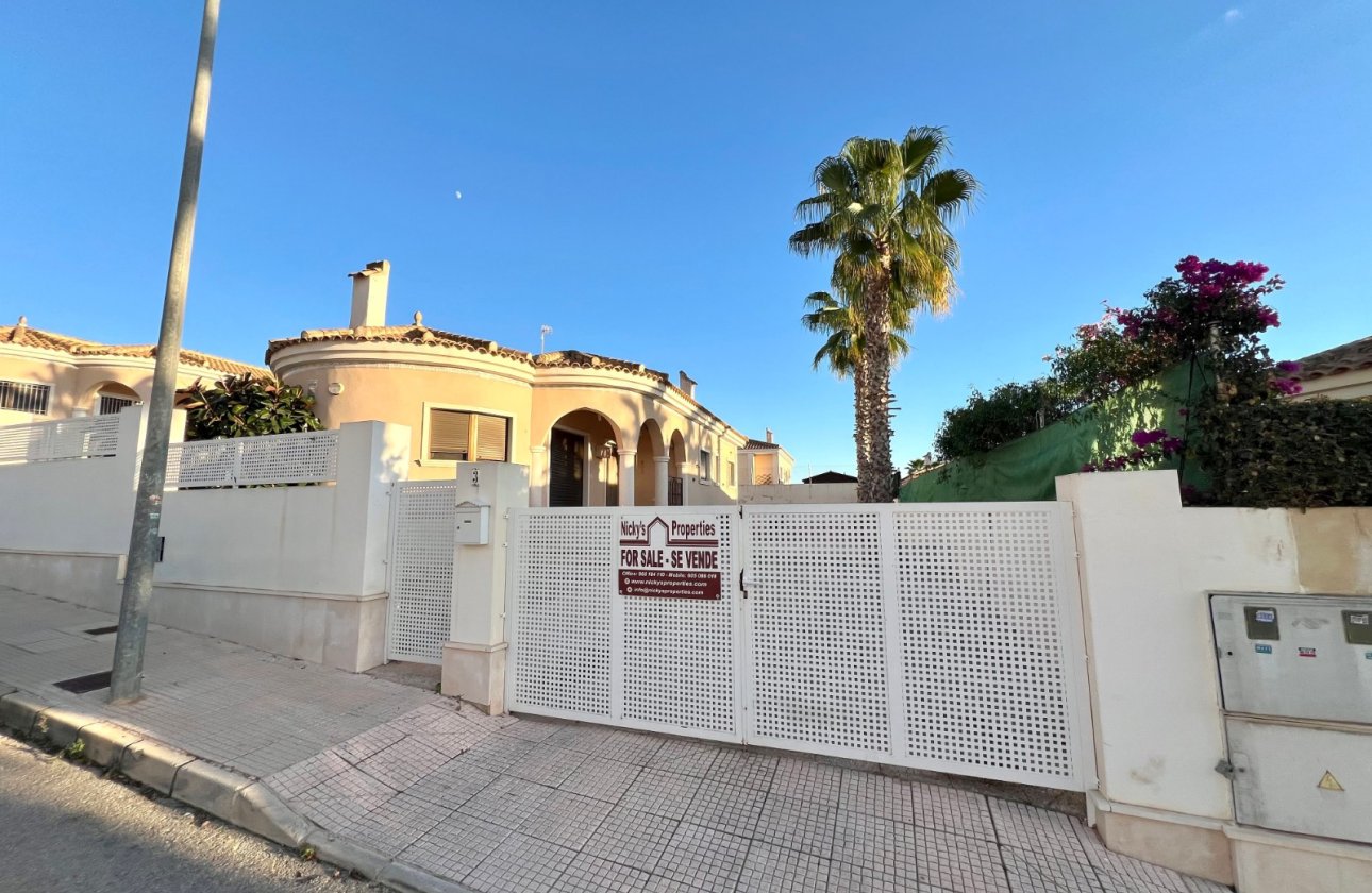 Resale - Detached Villa - La Marina