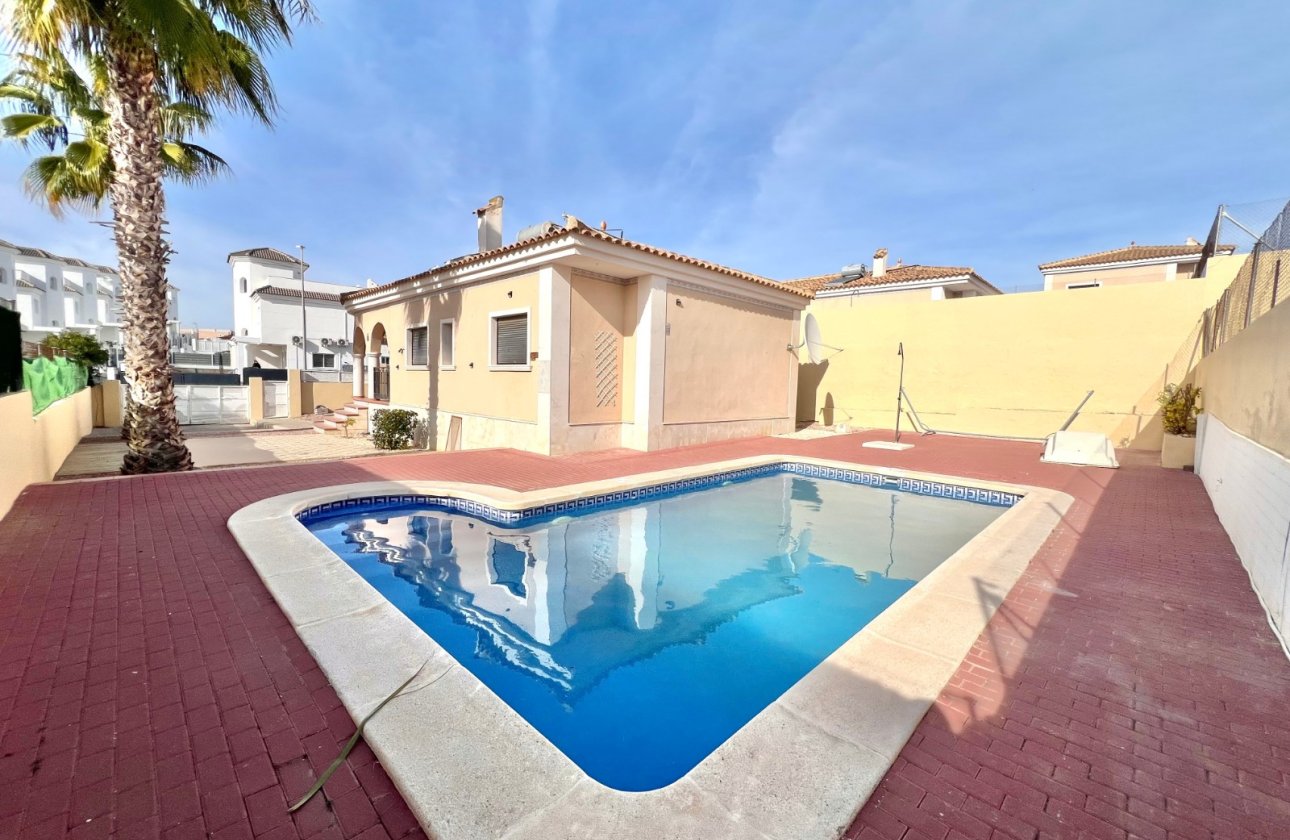 Resale - Detached Villa - La Marina