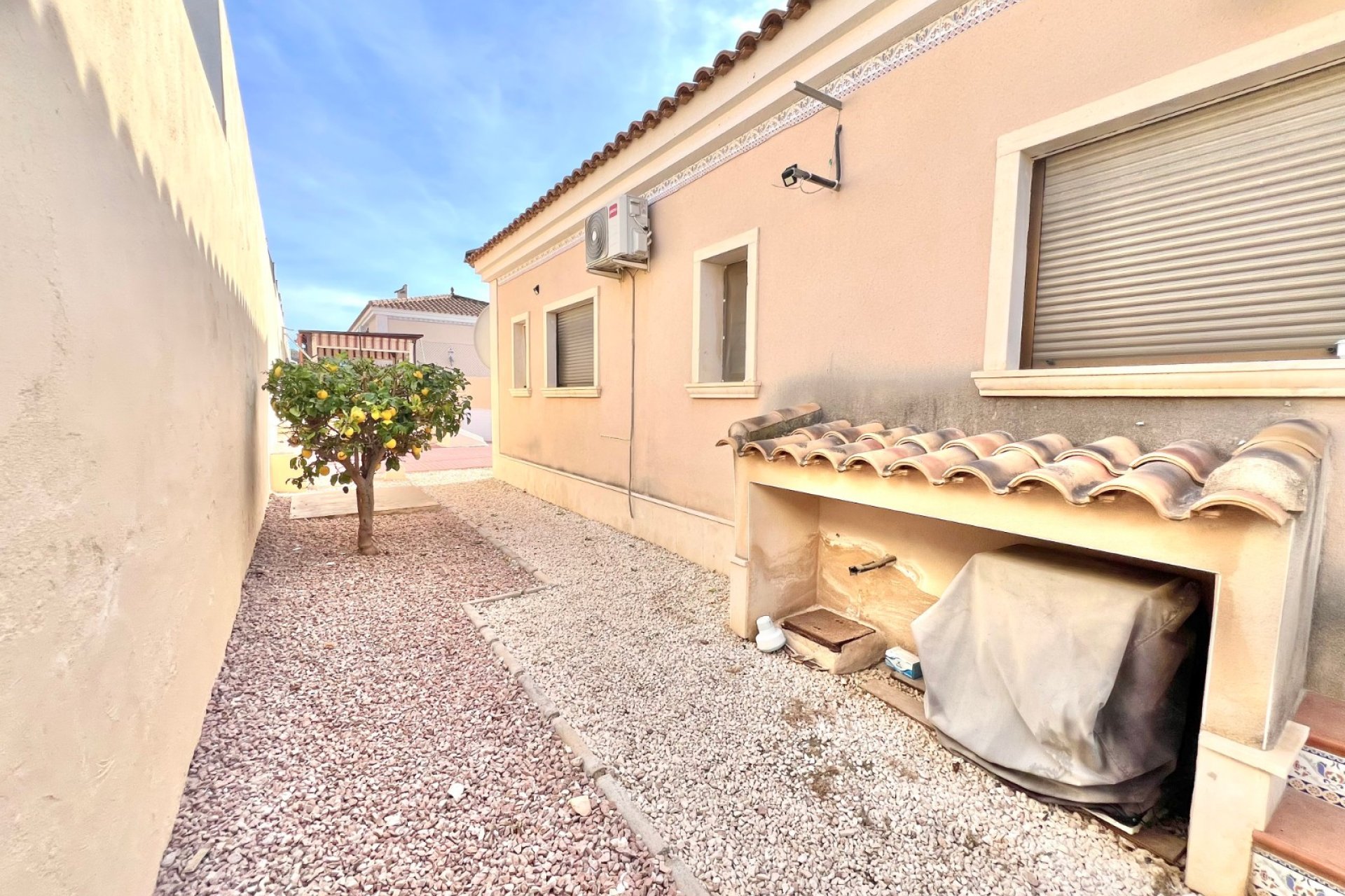 Resale - Detached Villa - La Marina