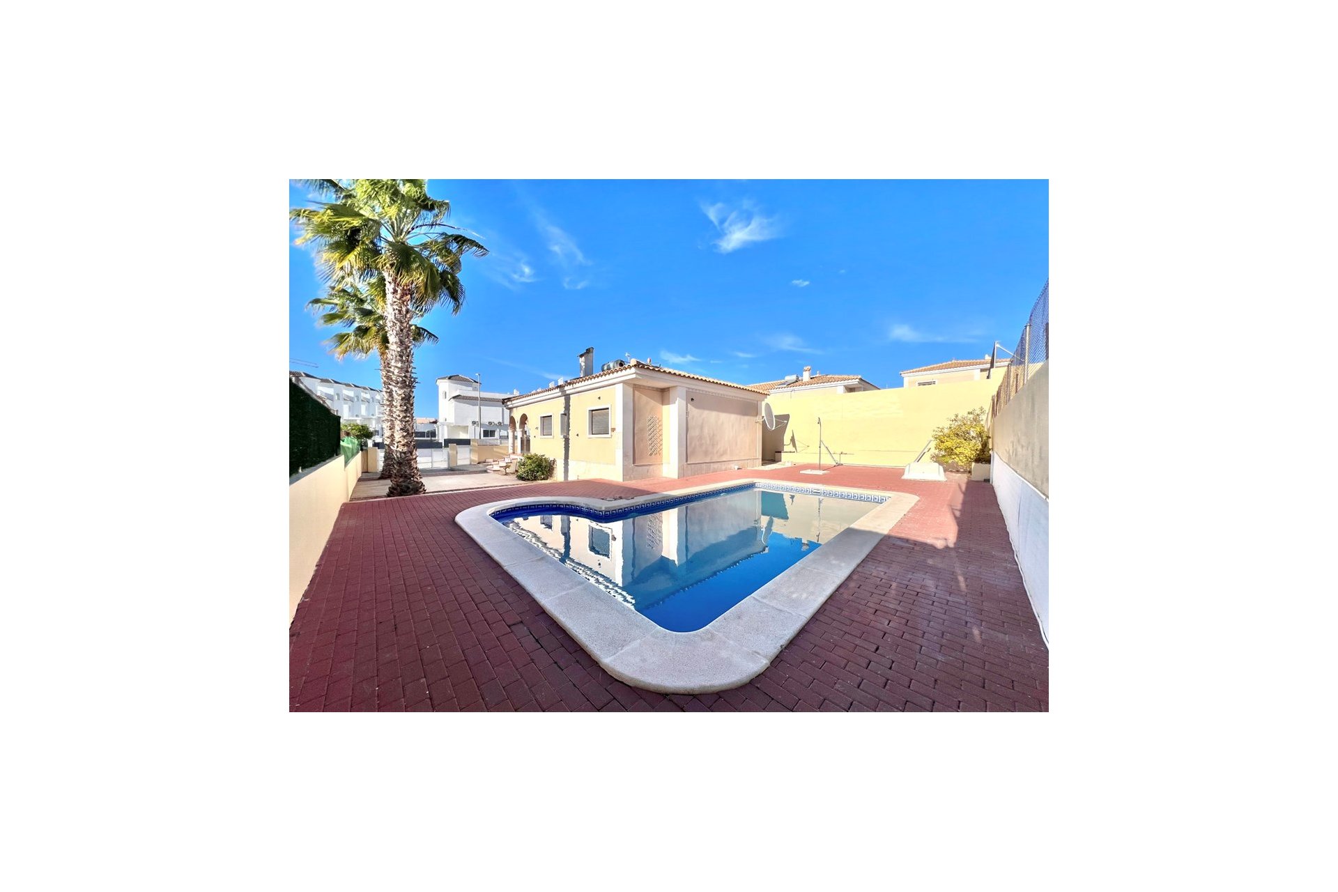 Resale - Detached Villa - La Marina