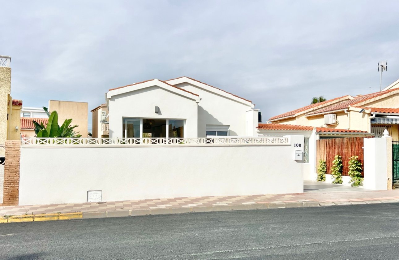 Resale - Detached Villa - La Marina