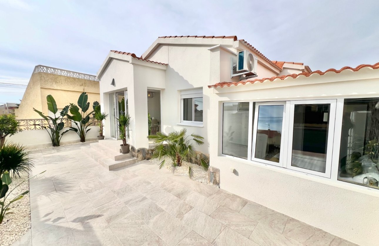 Resale - Detached Villa - La Marina