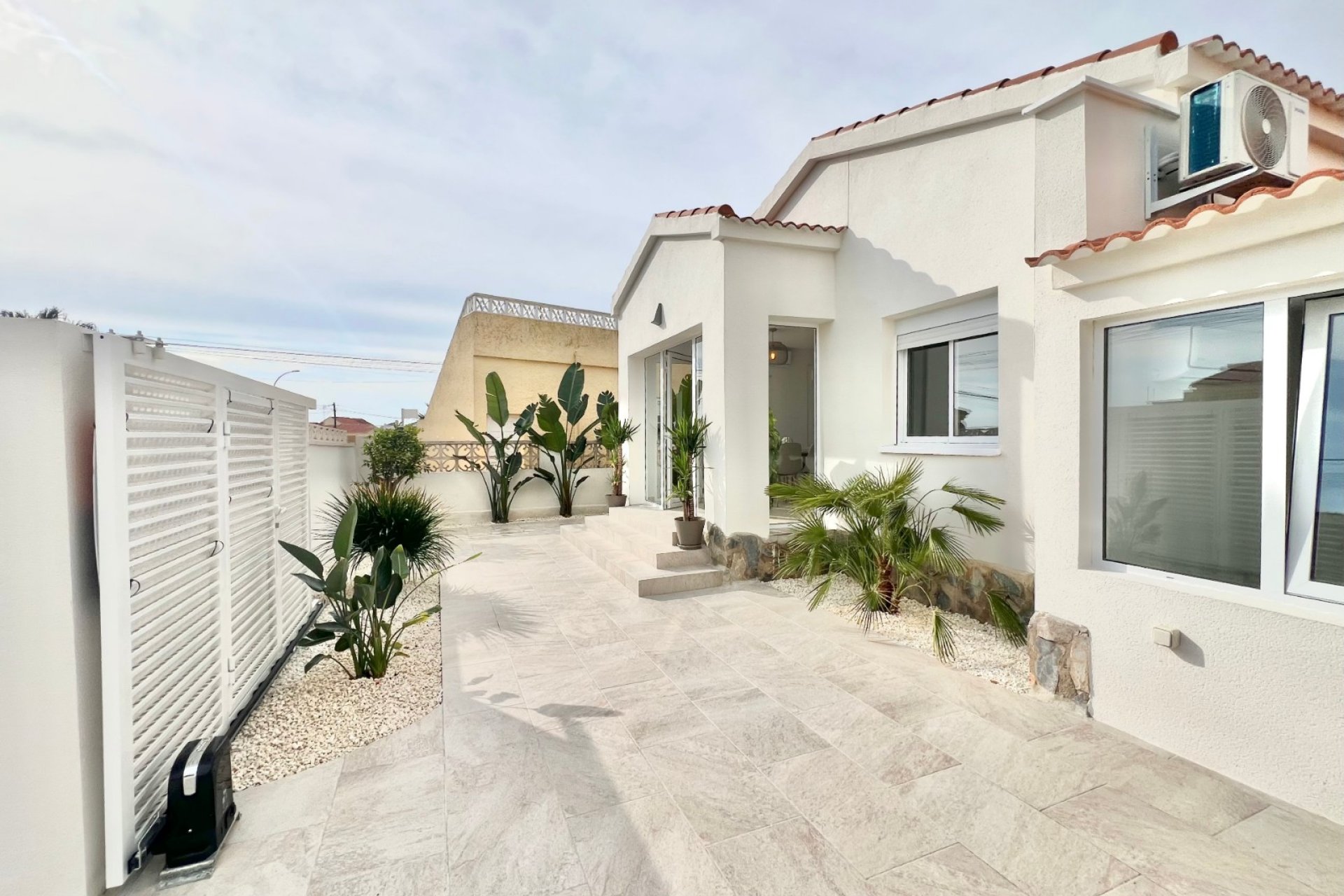 Resale - Detached Villa - La Marina