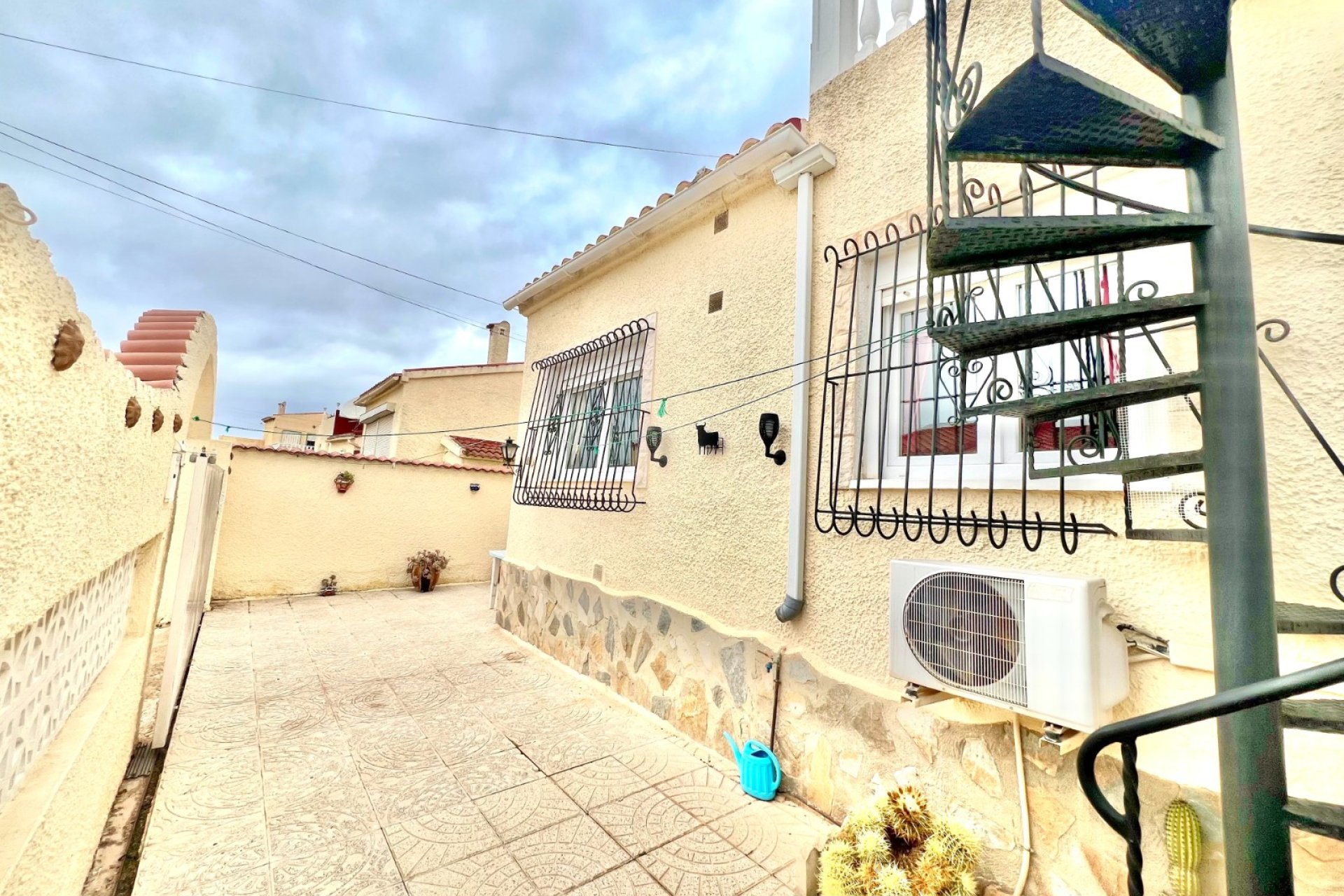 Resale - Detached Villa - La Marina