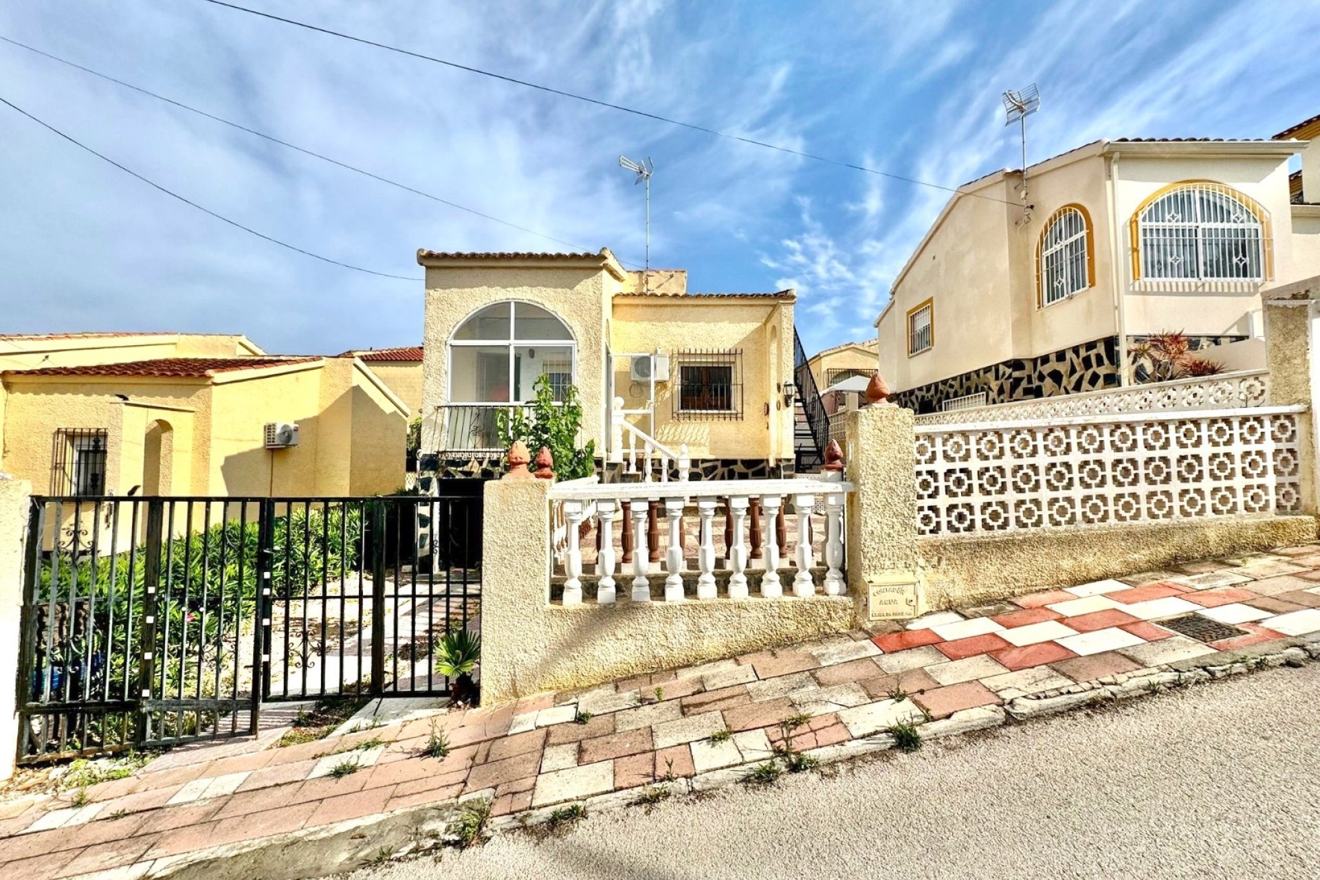 Resale - Detached Villa - La Marina