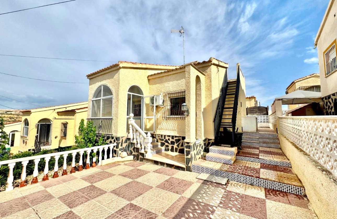 Resale - Detached Villa - La Marina