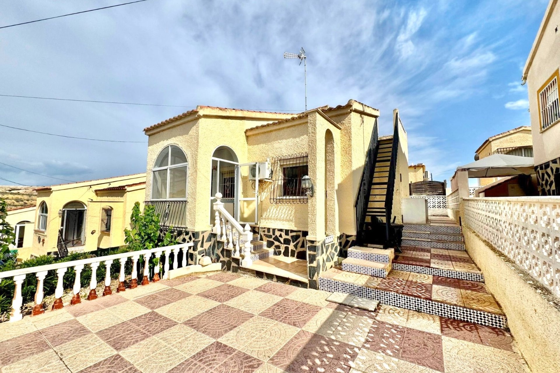 Resale - Detached Villa - La Marina