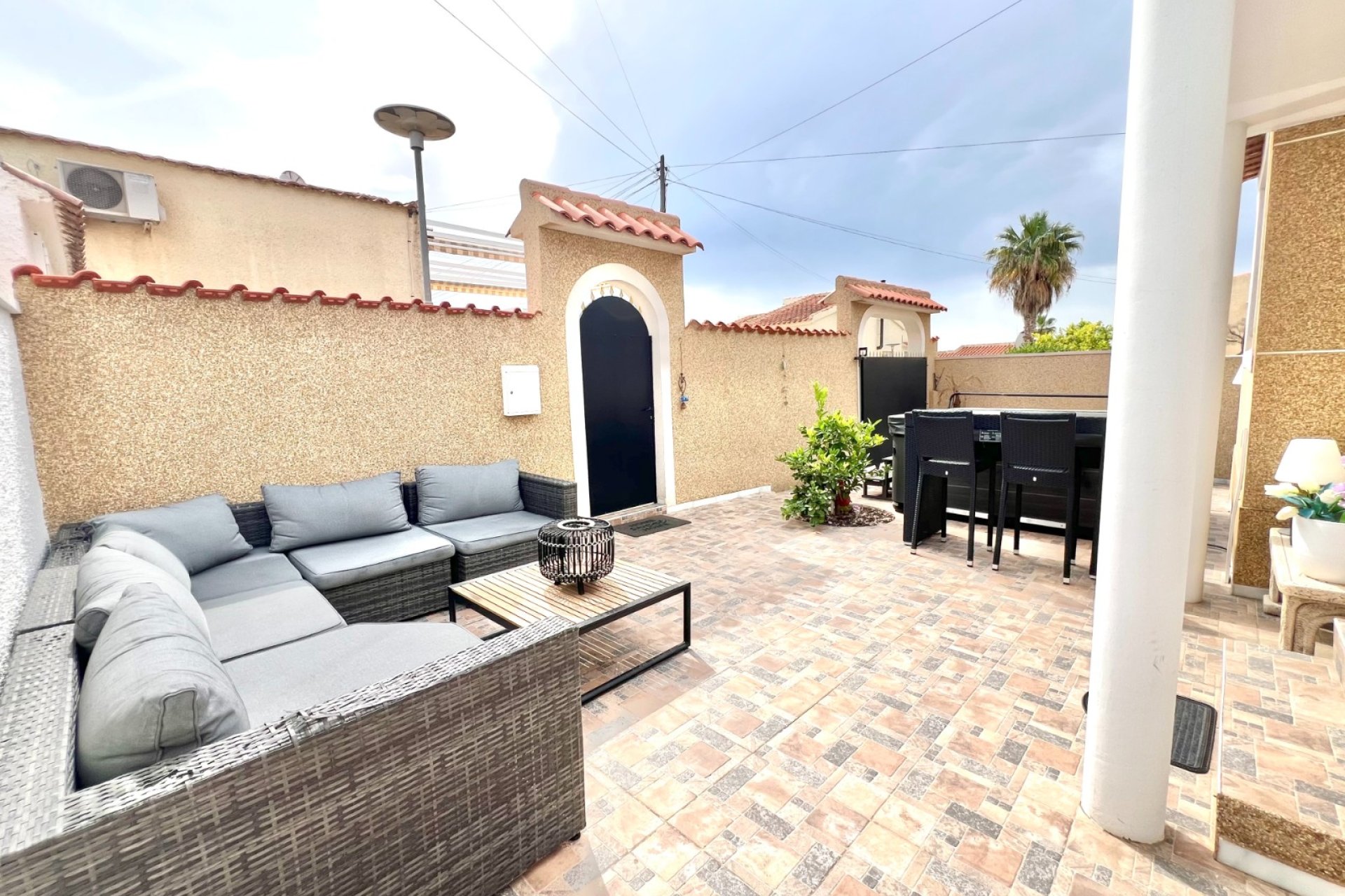 Resale - Detached Villa - La Marina