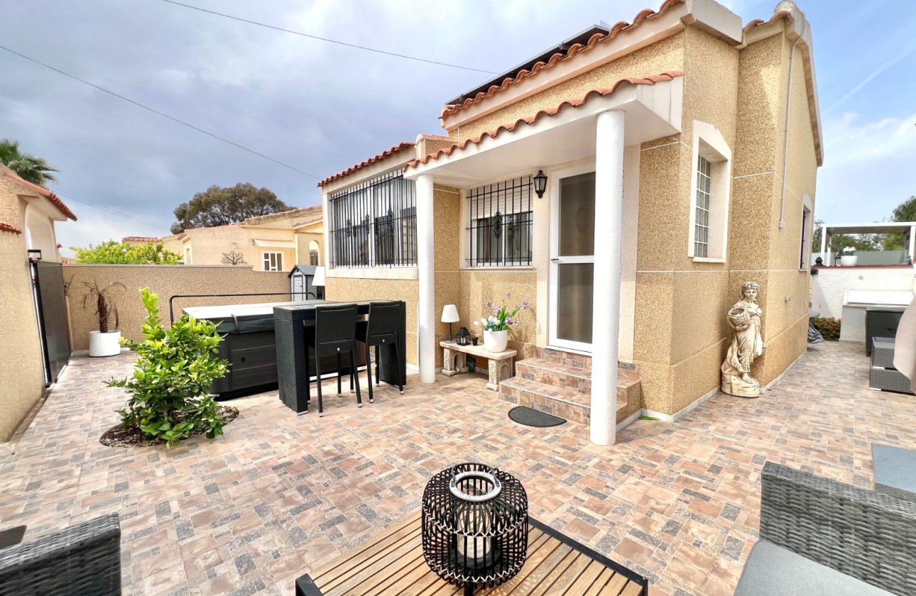 Resale - Detached Villa - La Marina