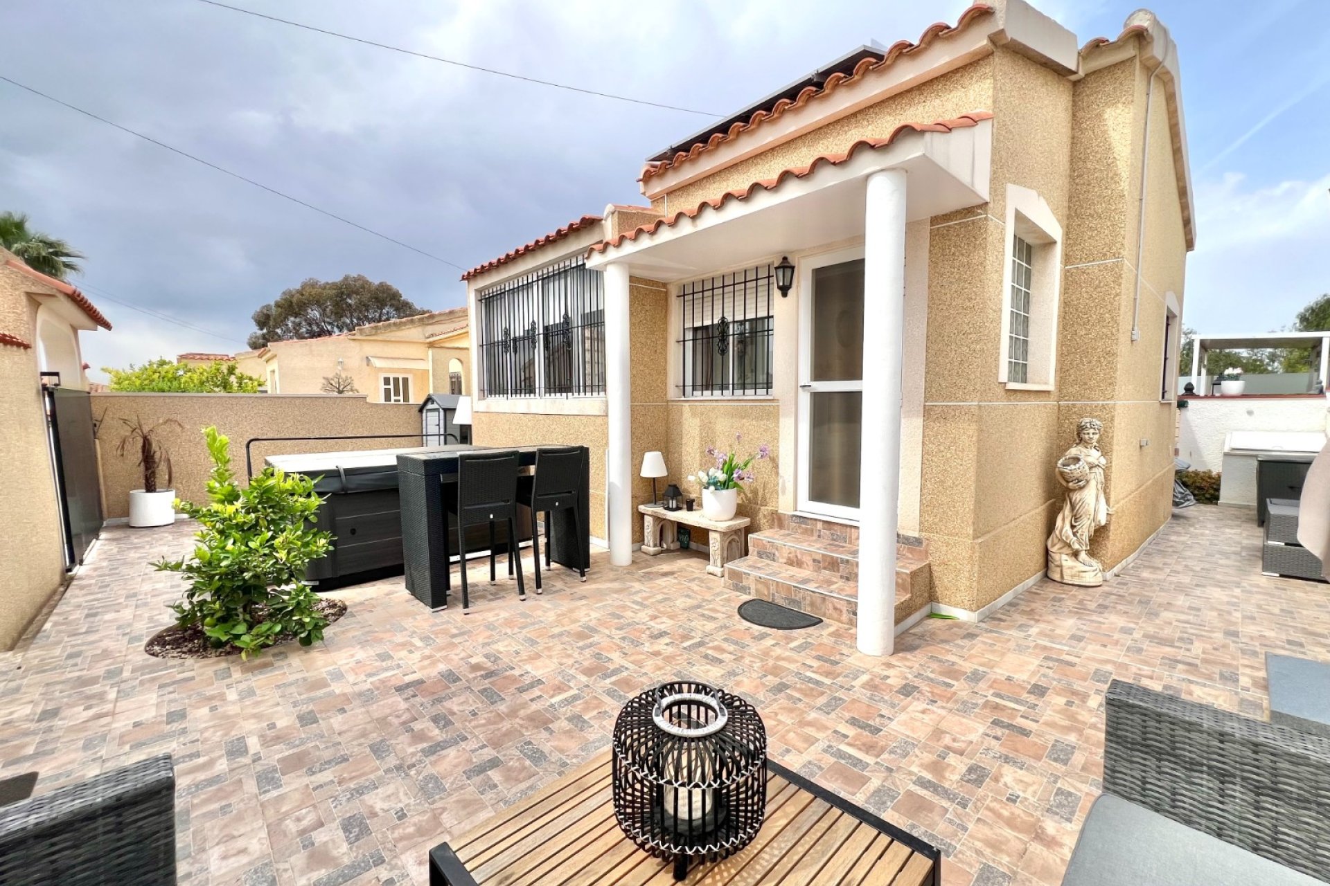 Resale - Detached Villa - La Marina
