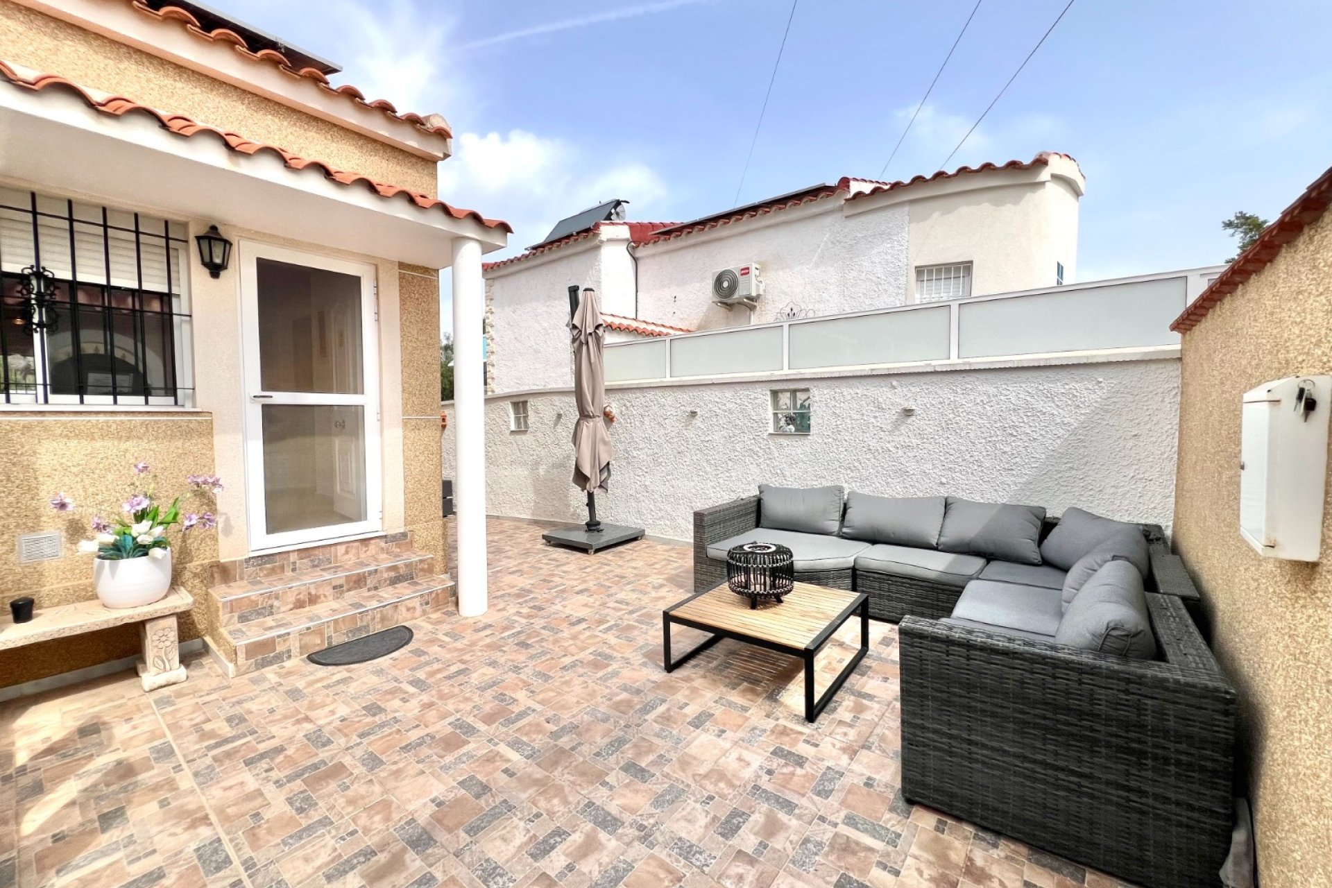 Resale - Detached Villa - La Marina