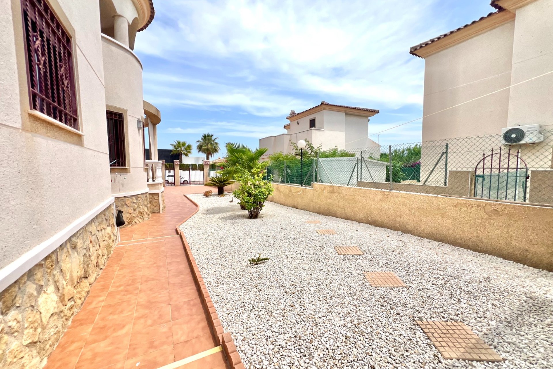 Resale - Detached Villa - La Marina