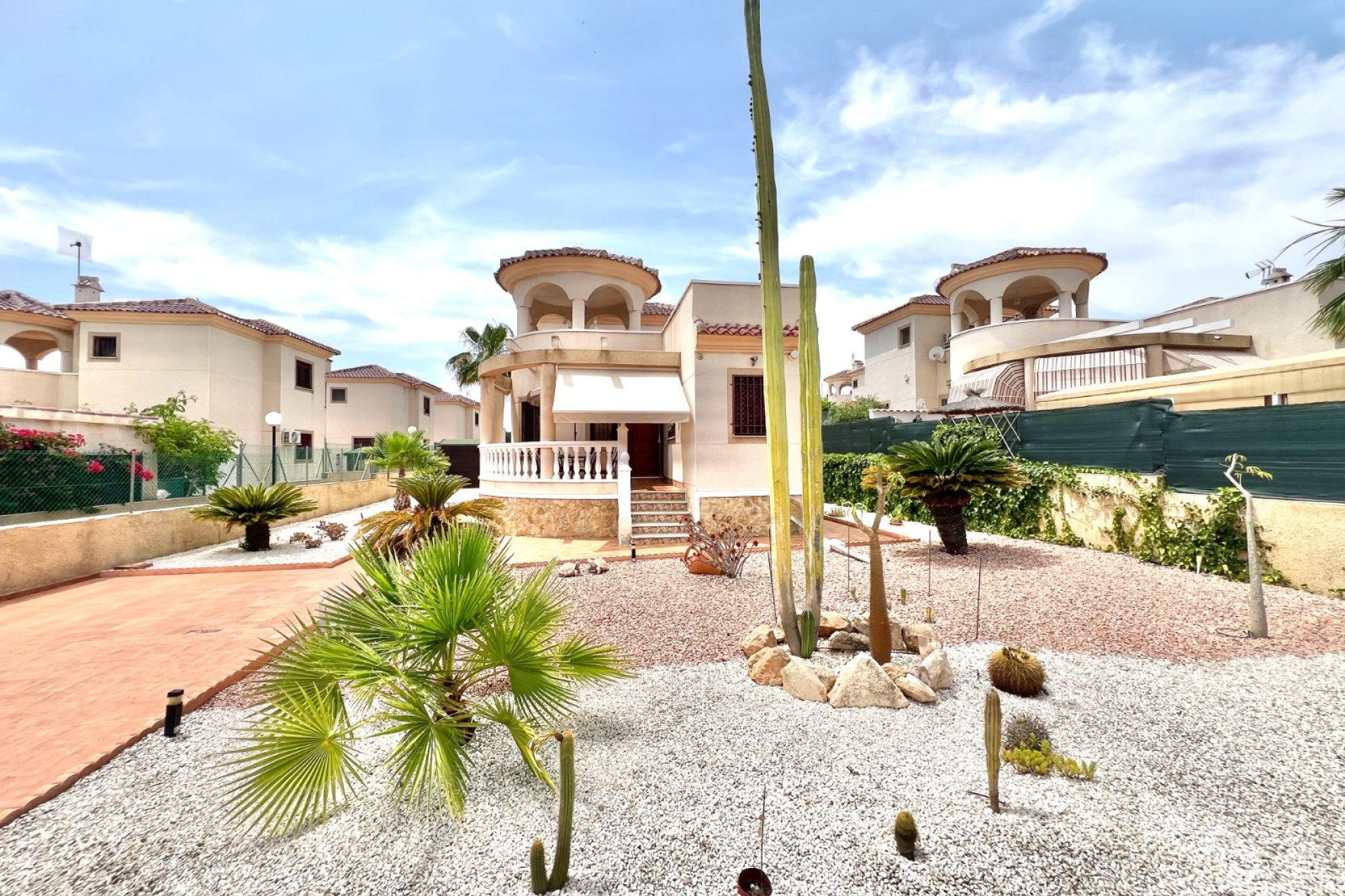 Resale - Detached Villa - La Marina