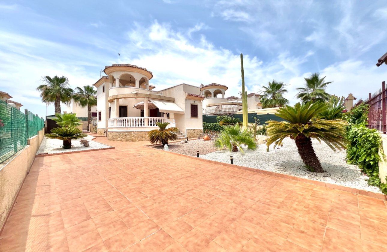 Resale - Detached Villa - La Marina