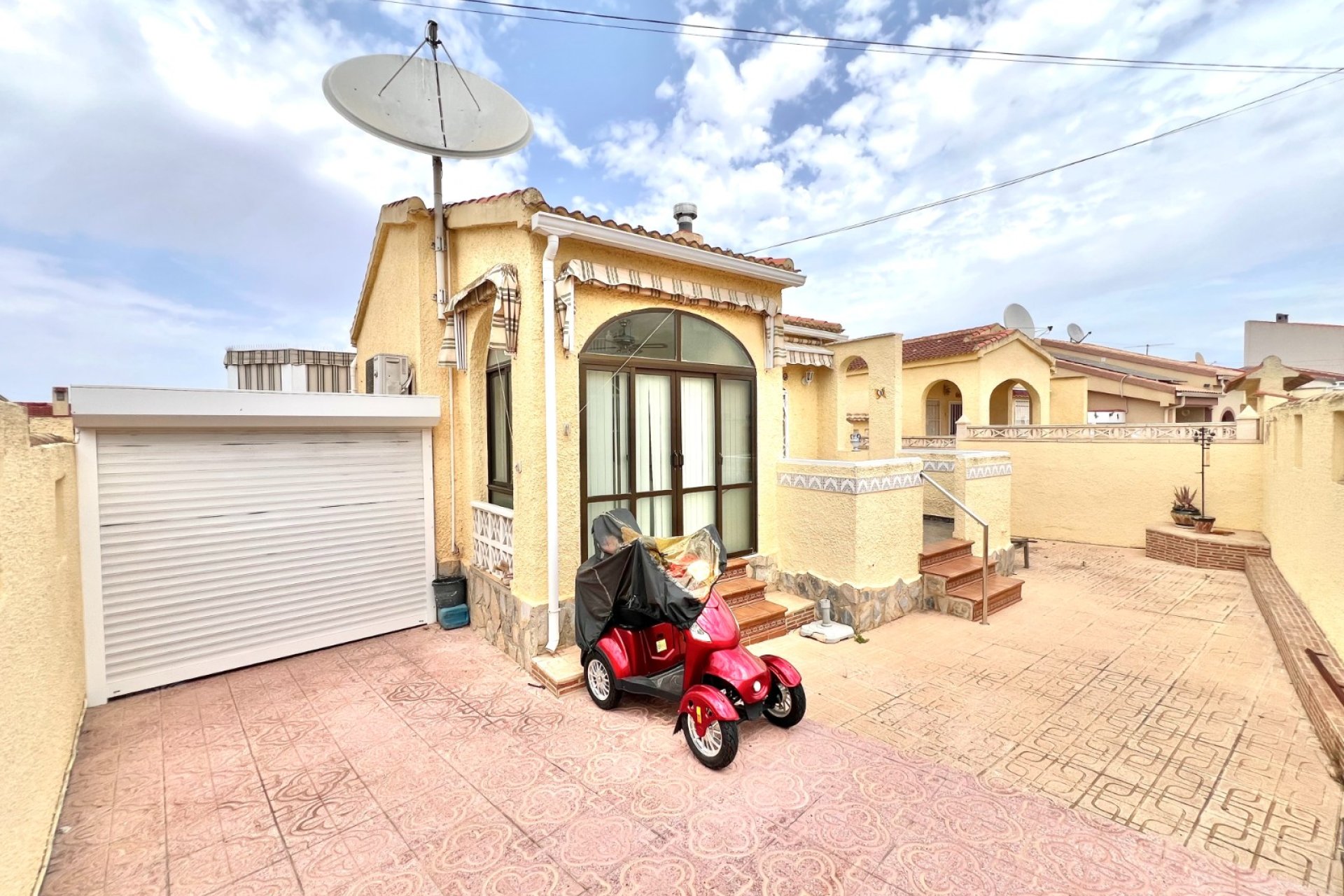 Resale - Detached Villa - La Marina