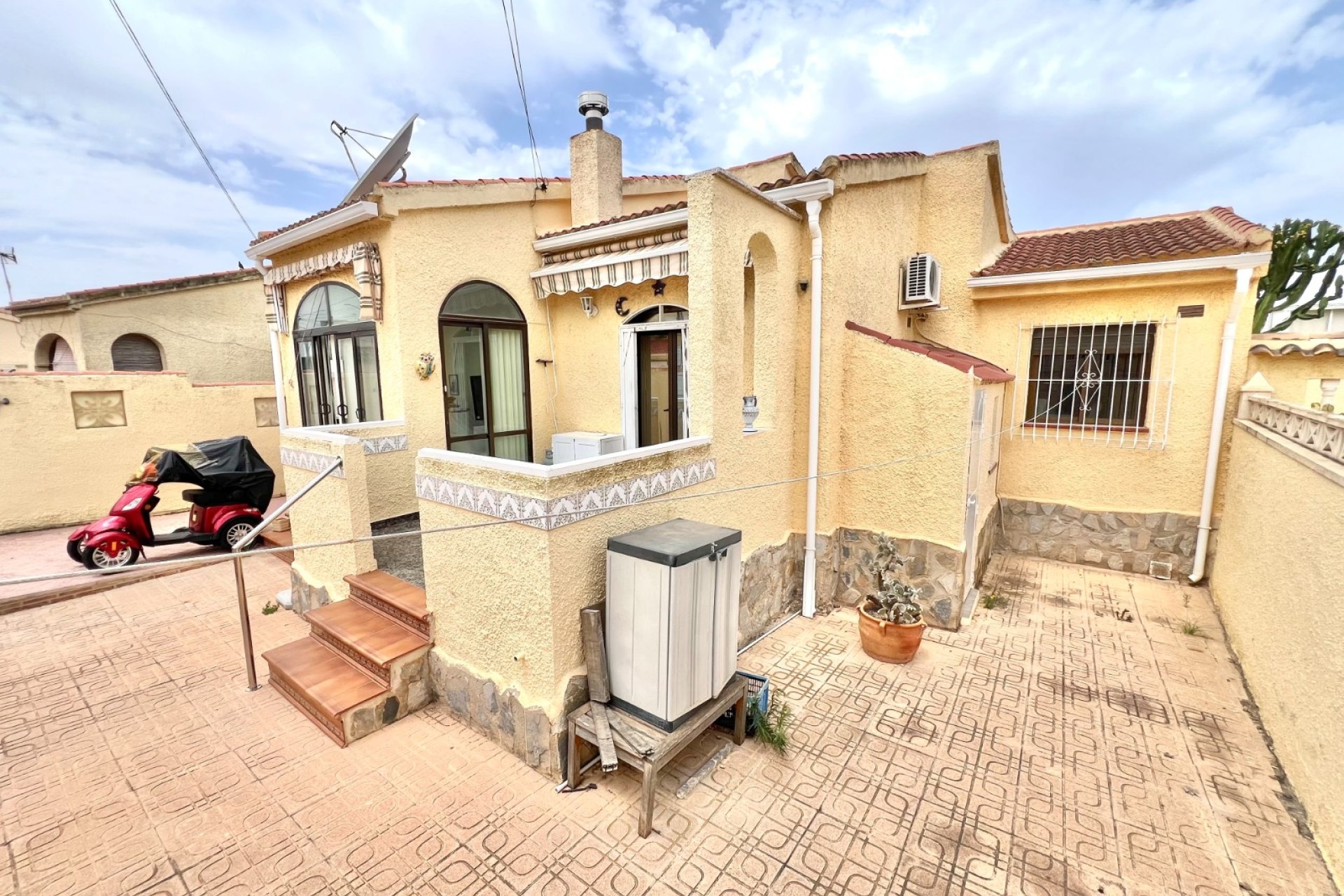 Resale - Detached Villa - La Marina