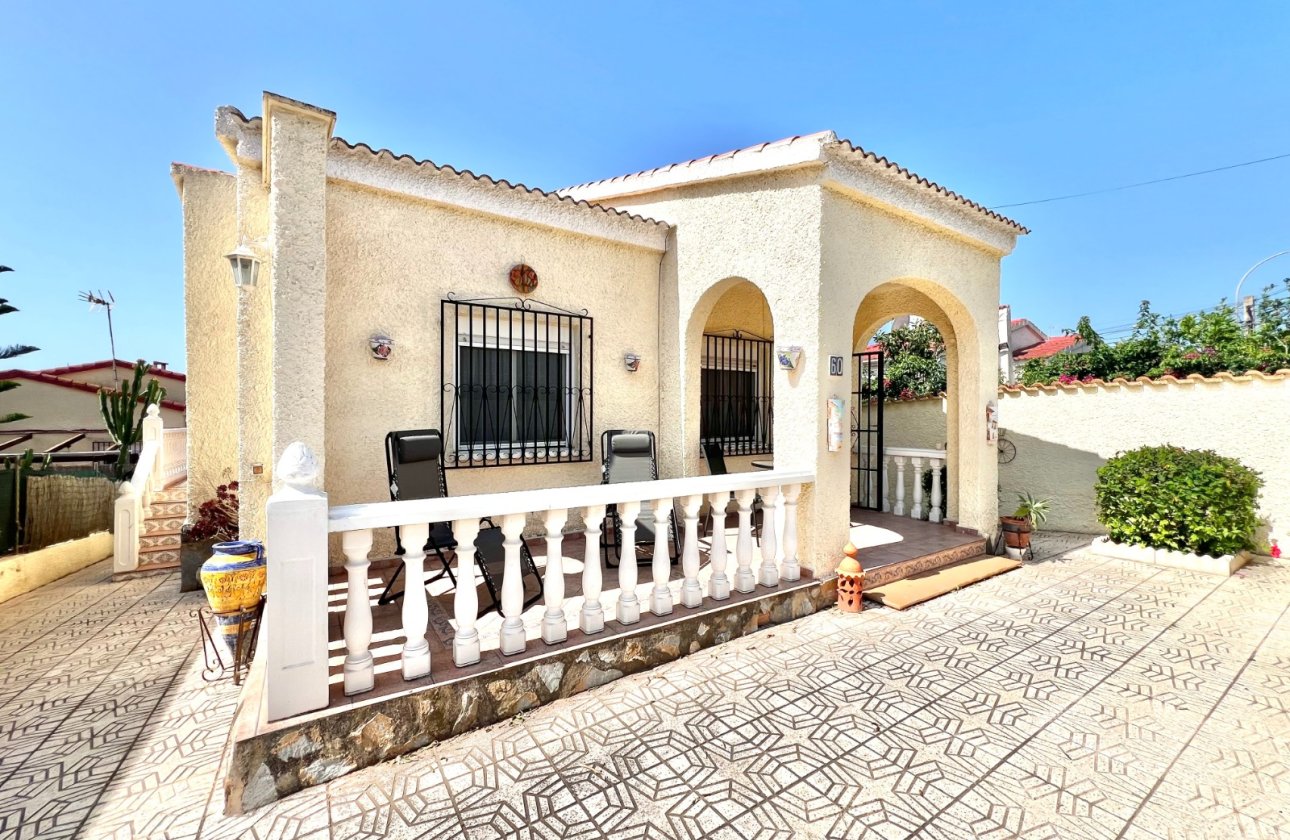 Resale - Detached Villa - La Marina