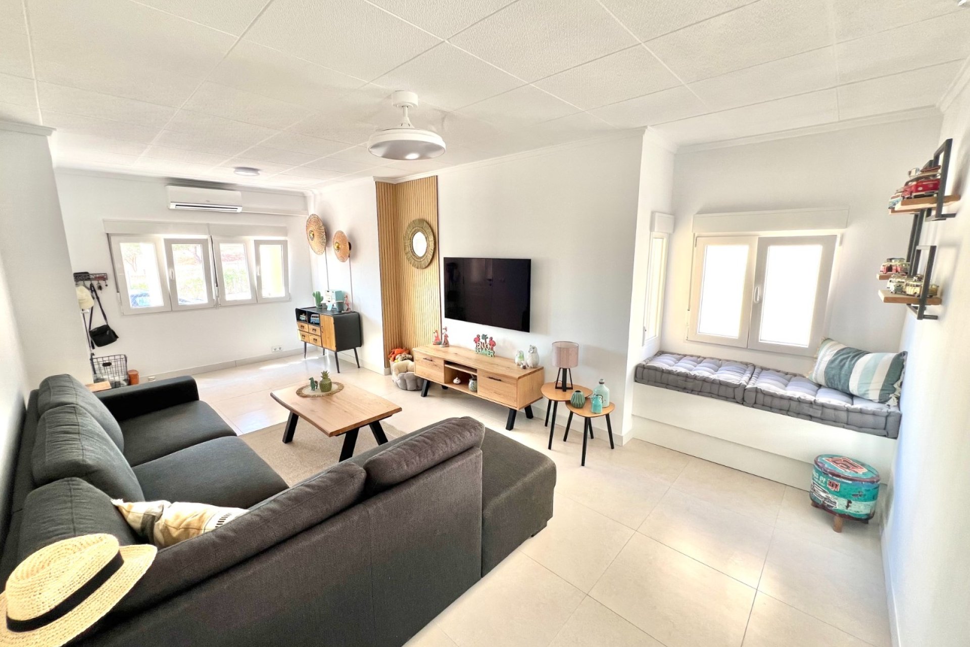 Resale - Detached Villa - La Marina