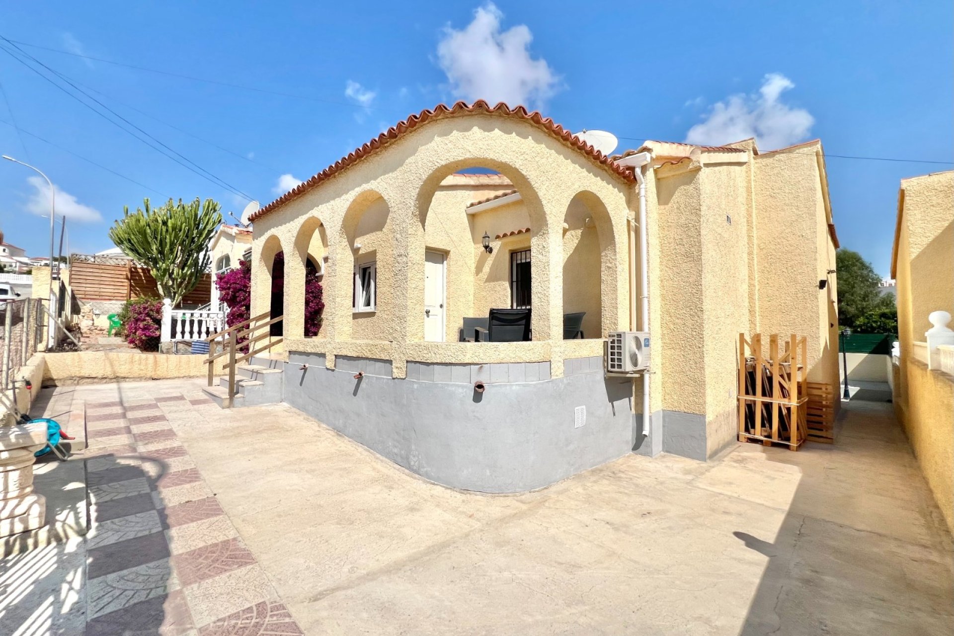 Resale - Detached Villa - La Marina