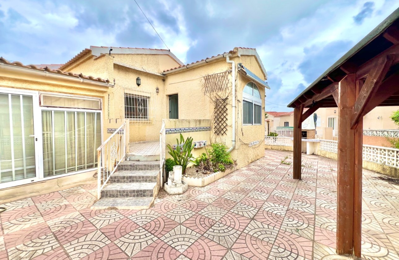 Resale - Detached Villa - La Marina