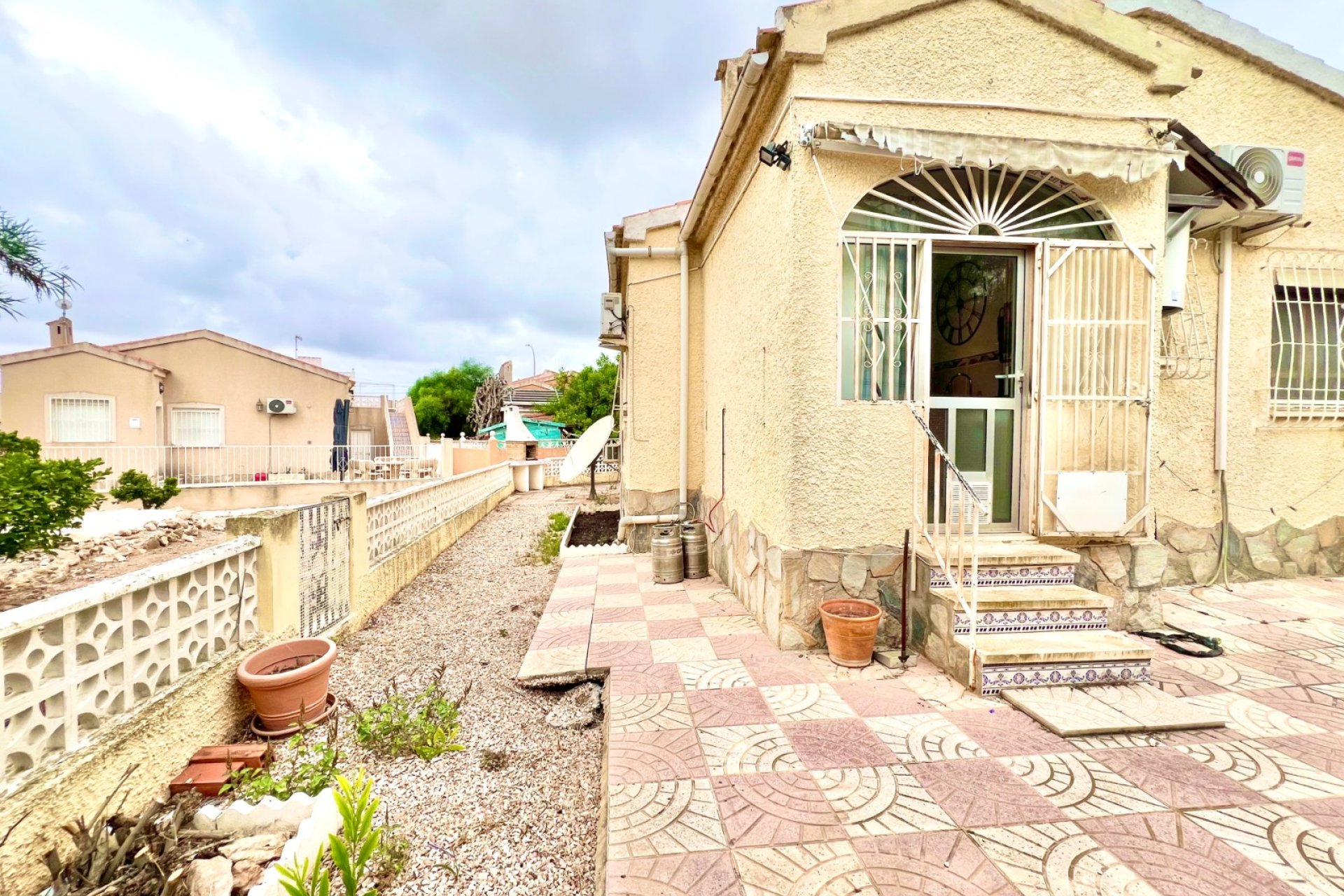 Resale - Detached Villa - La Marina