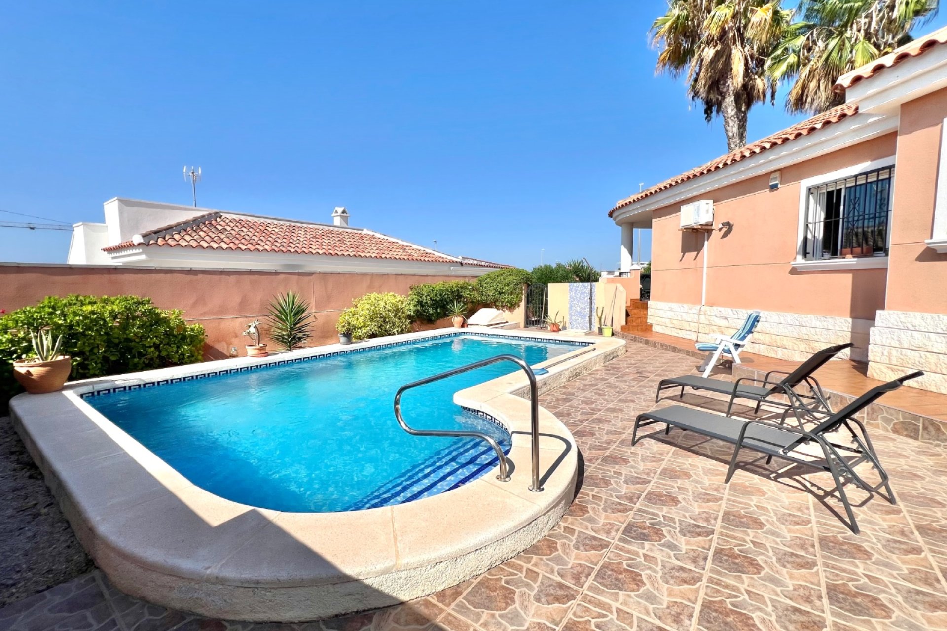 Resale - Detached Villa - La Marina